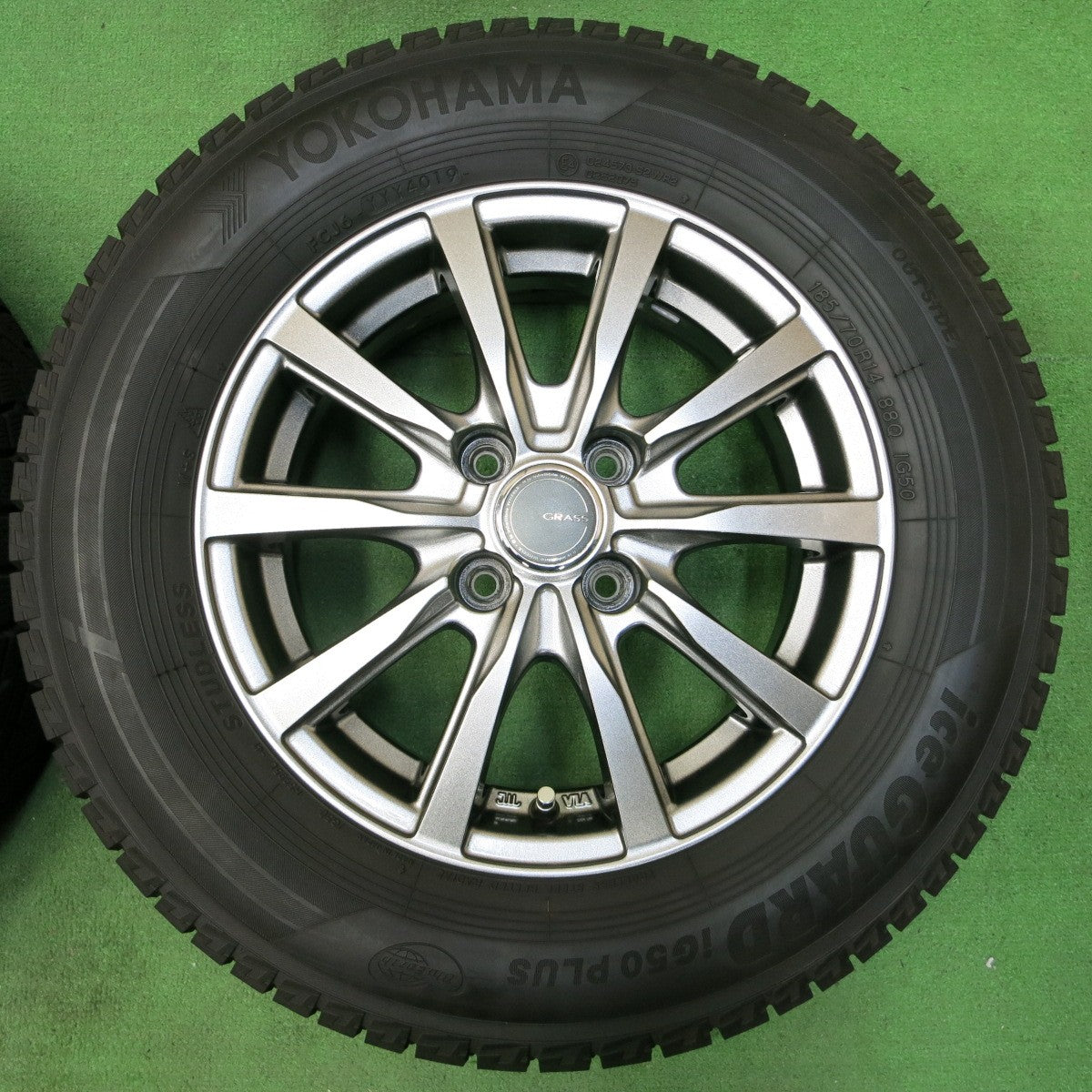 *送料無料* バリ溝！キレイ！9.5分以上★スタッドレス 185/70R14 ヨコハマ アイスガード iG50 プラス GRASS グラス 14インチ PCD100/4H★4052107イス