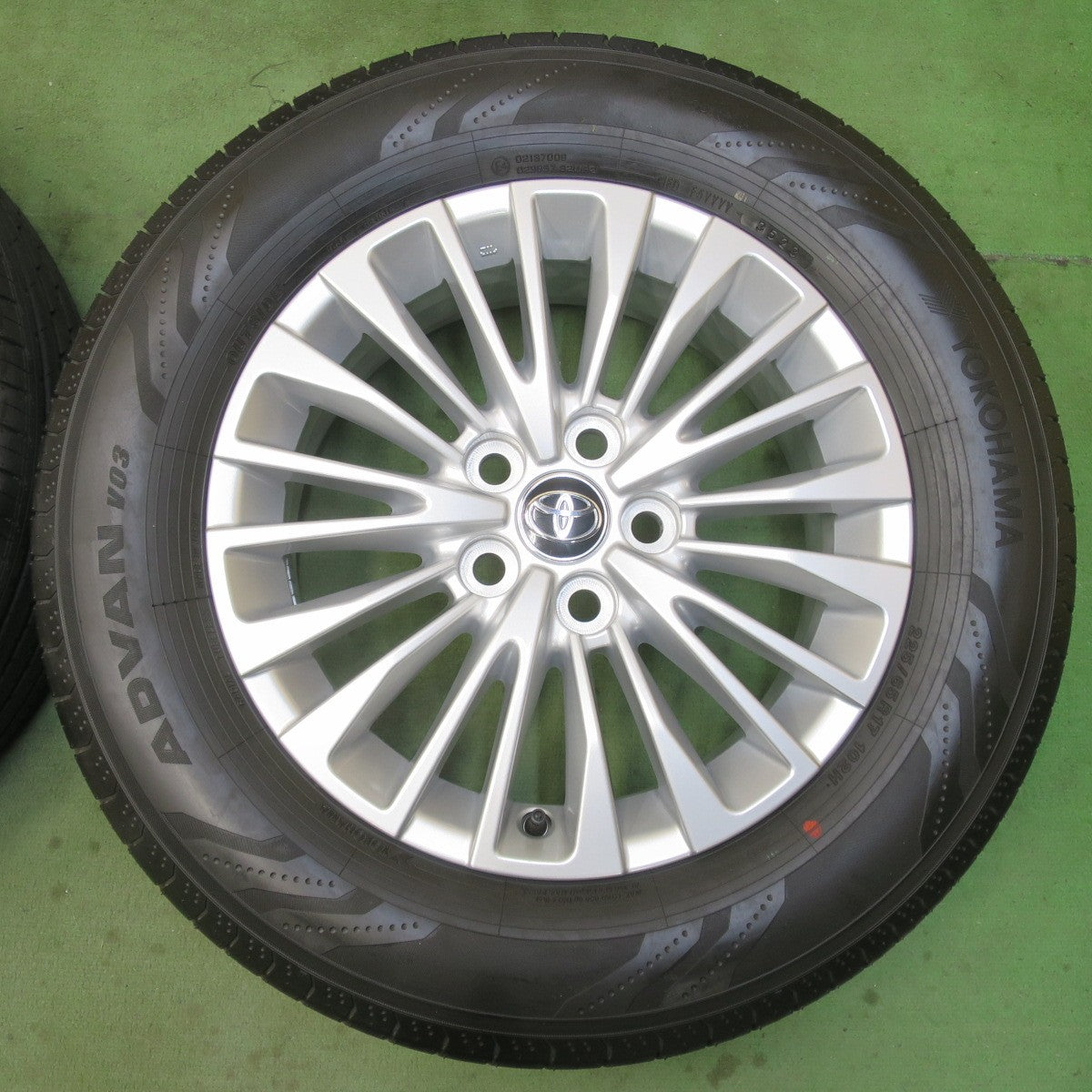 新車外し！23年★トヨタ 40系 アルファード ヴェルファイア 純正 225/65R17 ヨコハマ アドバン V03 17インチ PCD120/5H★6021701イノ