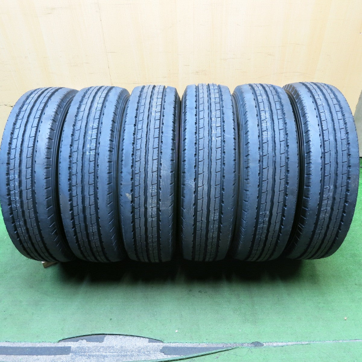 未使用！25年！6本★トラック タイヤ 205/70R17.5 115/113N ヨコハマ LT151R 17.5インチ★5100408HAノタ