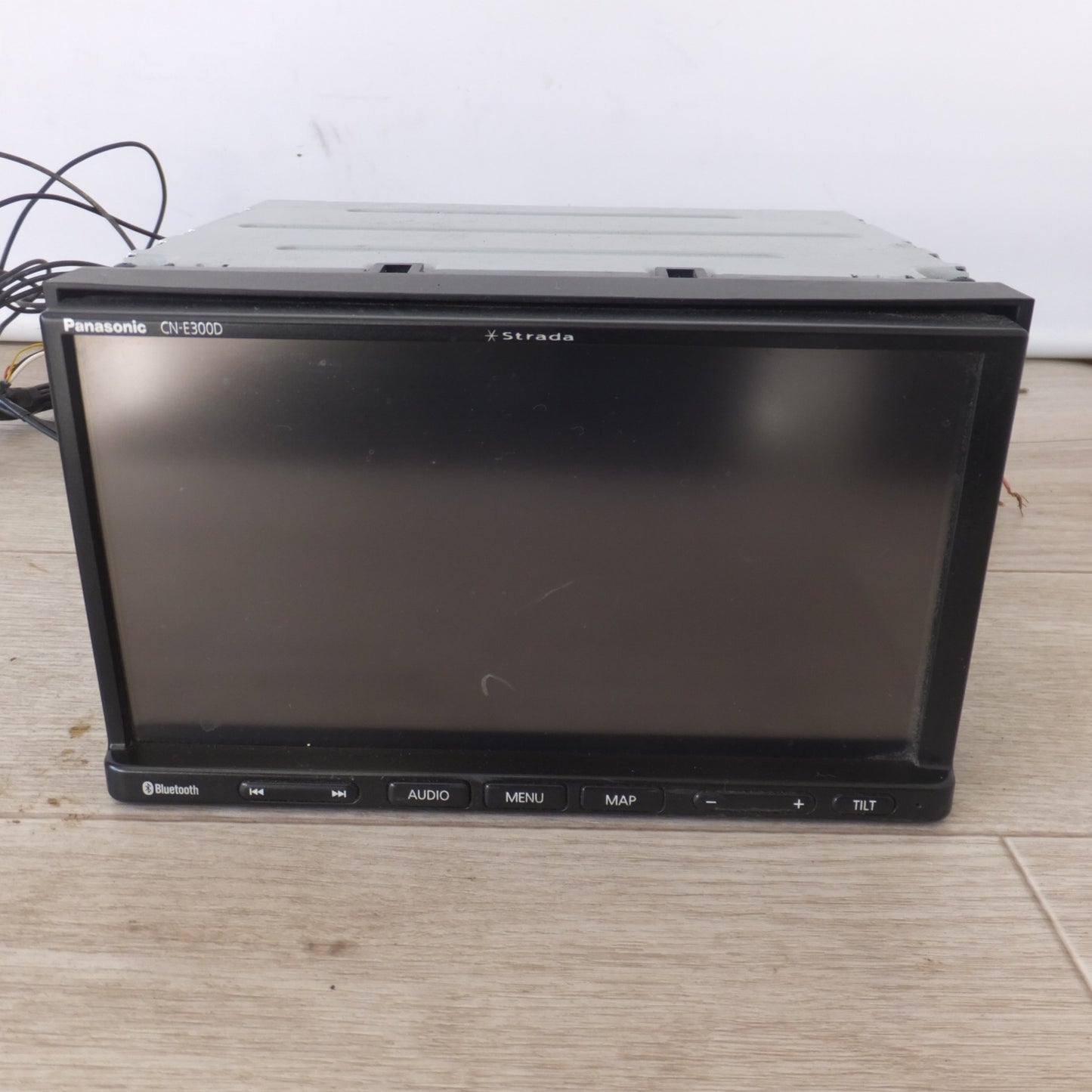 [送料無料] ★パナソニック Panasonic SSDカーナビステーション Strada CN-E300D(5★