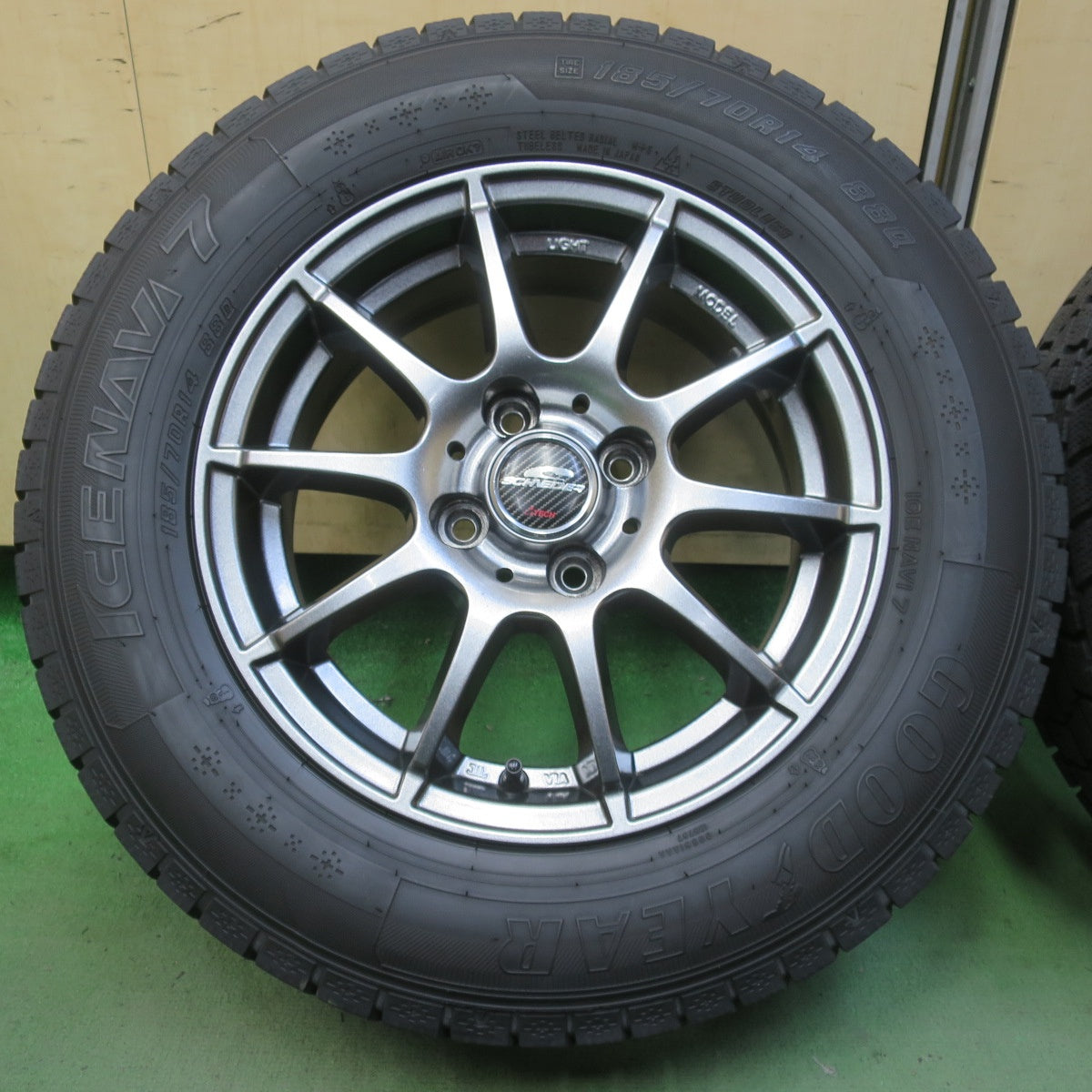 バリ溝！キレイ！9分◎スタッドレス 185/70R14 グッドイヤー アイスナビ7 SCHNEIDER ATECH シュナイダー 14インチ PCD100/4H◎6102013イス