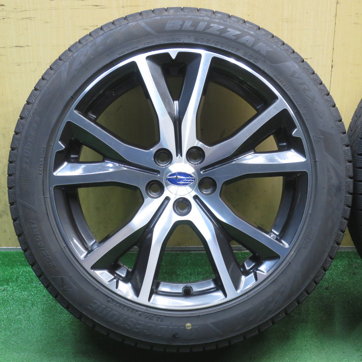 バリ溝！24年！キレイ！9.5分◎スバル インプレッサ スポーツ 純正 205/50R17 スタッドレス ブリヂストン ブリザック VRX3 17インチ PCD100/5H◎6090904NJス
