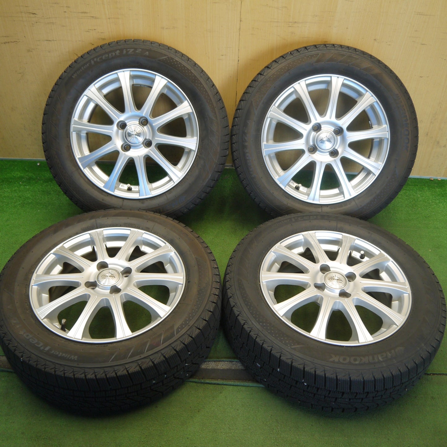 バリ溝！キレイ！ほぼ10分◎スタッドレス 185/65R15 ハンコック ウインター アイセプト IZ2A ZELERNA ゼラーナ 15インチ PCD100/4H◎6081704Hス
