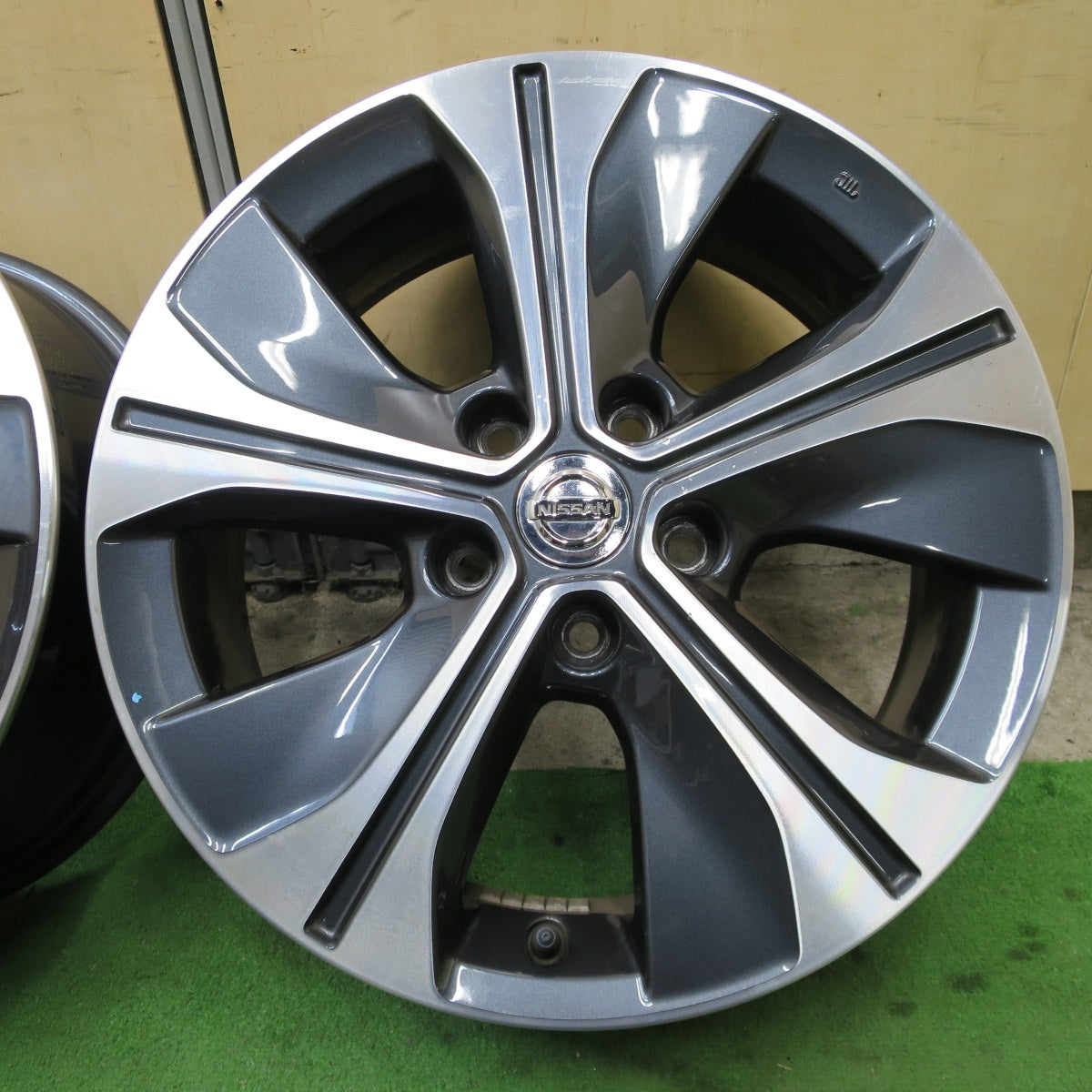 4本価格★日産 ZE1 リーフ キックス 等 純正 ホイール 17インチ 17×6.5J PCD114.3/5H★6050804NGホ