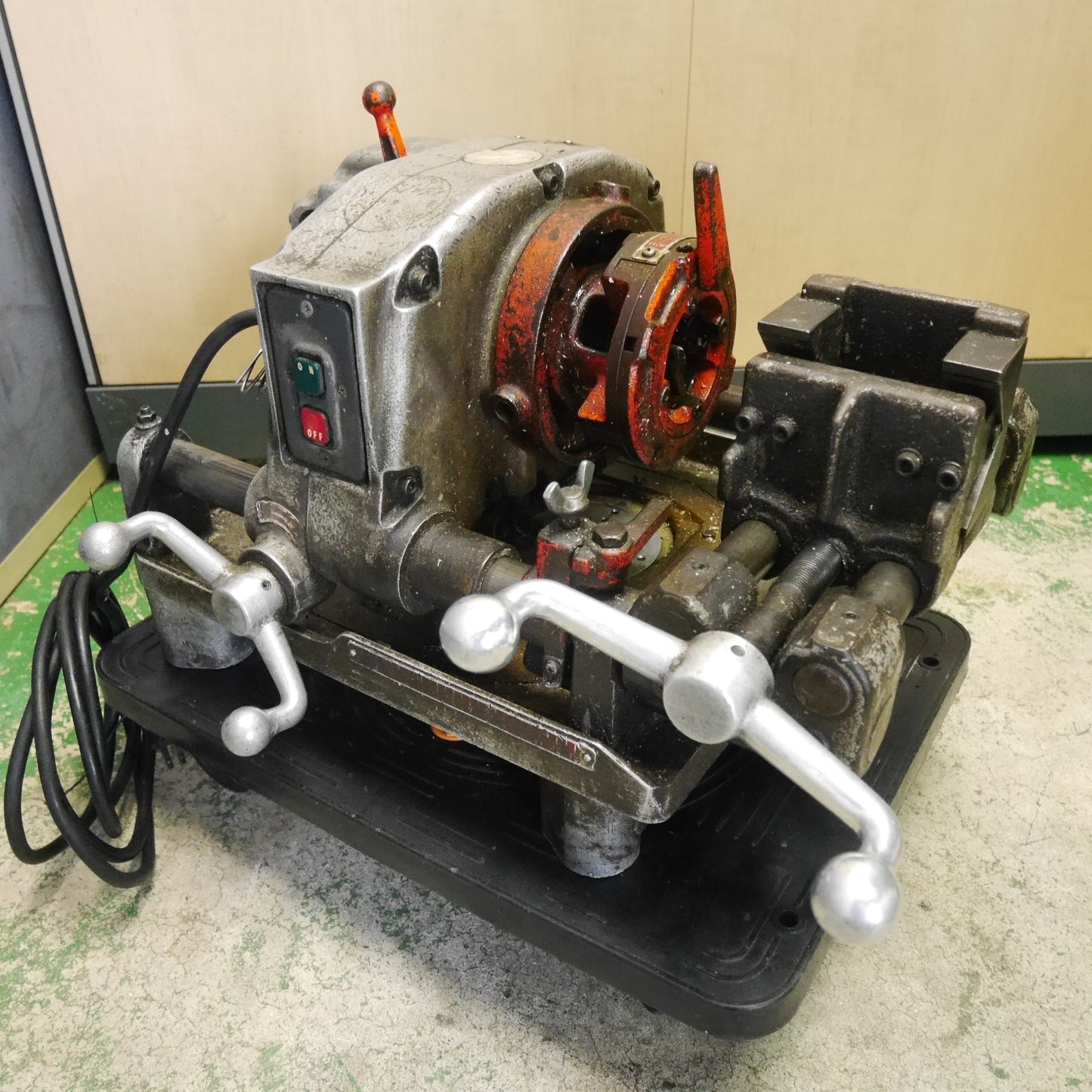 [送料無料] ☆MCC 松阪鉄工所 パイプマシン コンジット82 コンジット マシン MCC82 ねじ 切り機 ネジ 切機 切断機 電動 工具 100V☆