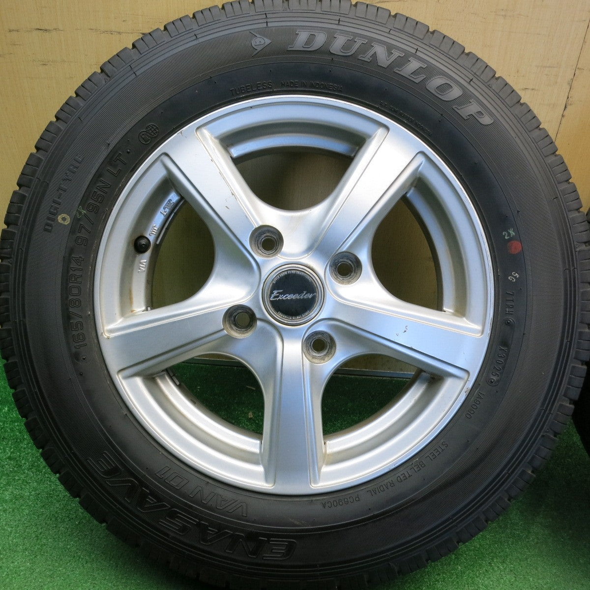 バリ溝！25年！9.5分★165/80R14 97/95N ダンロップ エナセーブ VAN01 Exceeder エクシーダー 14インチ PCD114.3/4H★6041102HAノ