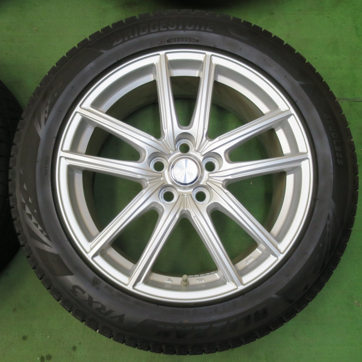 [送料無料] センサー付！バリ溝！23年！キレイ！9.5分以上★レクサス LS 等 245/50R19 スタッドレス ブリヂストン ブリザック VRX3 ECO FORME エコフォルム 19インチ PCD120/5H★5040601IMス
