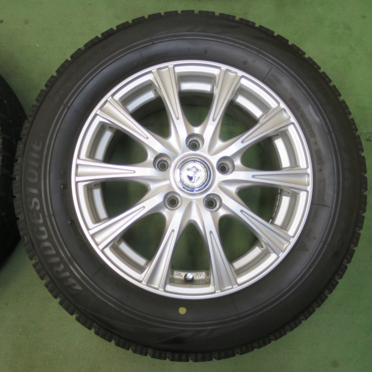 バリ溝！キレイ！8.5分★スタッドレス 195/65R15 ブリヂストン ブリザック VRX JOKER ジョーカー 15インチ PCD114.3/5H★6051307イス