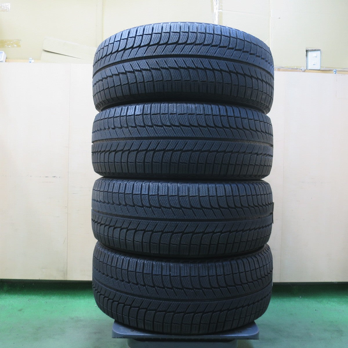 未使用★スタッドレス 235/55R17 ミシュラン X-ICE3+ タイヤ 17インチ ボルボ V60 XC60 BMW 5シリーズ 等★6052308イスタ