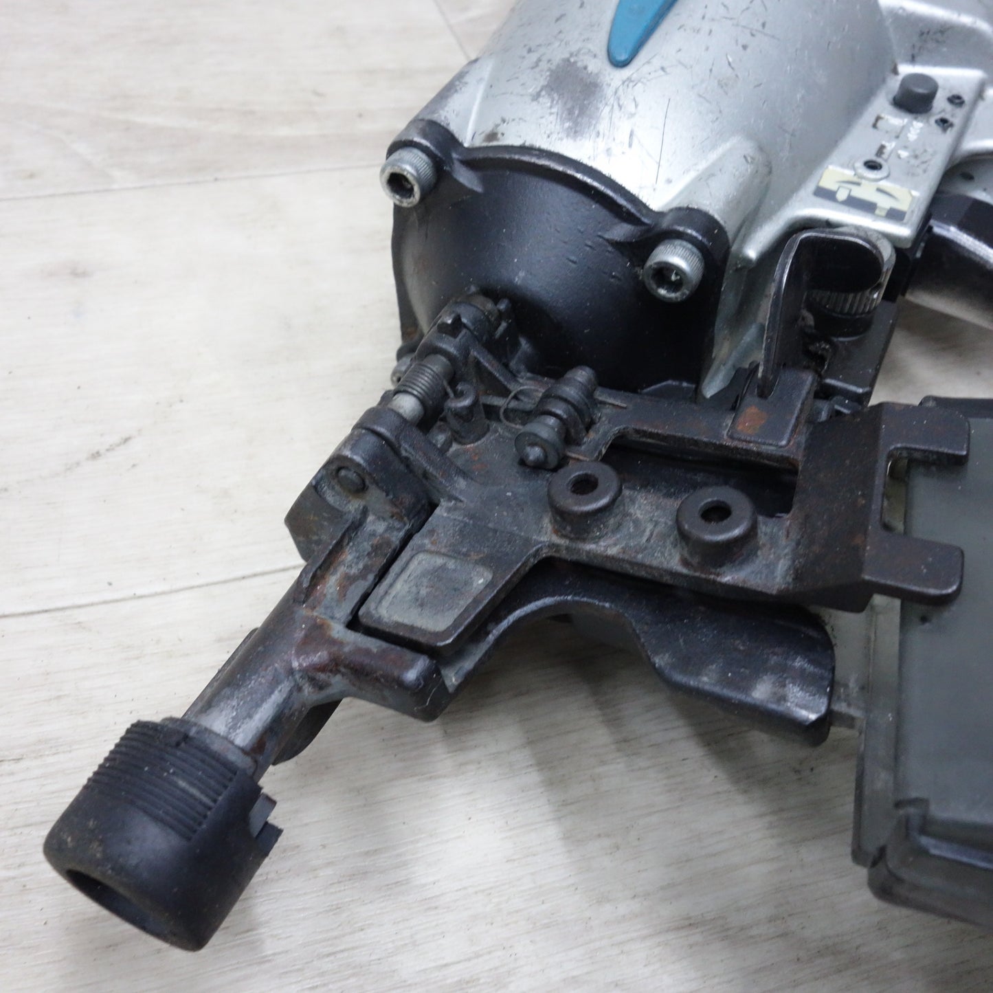 [送料無料] ◆マキタ サイディング用 50mm 常圧 エア 釘打ち機 AN552 ケース付き エア 工具 ①◆