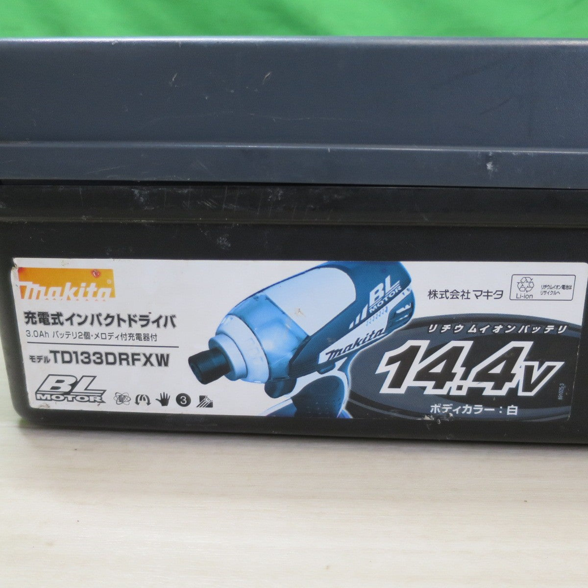[送料無料] ☆マキタ 充電式 インパクトドライバ TD133D 電動 工具 14.4V makita バッテリー 充電器 DC18RA☆