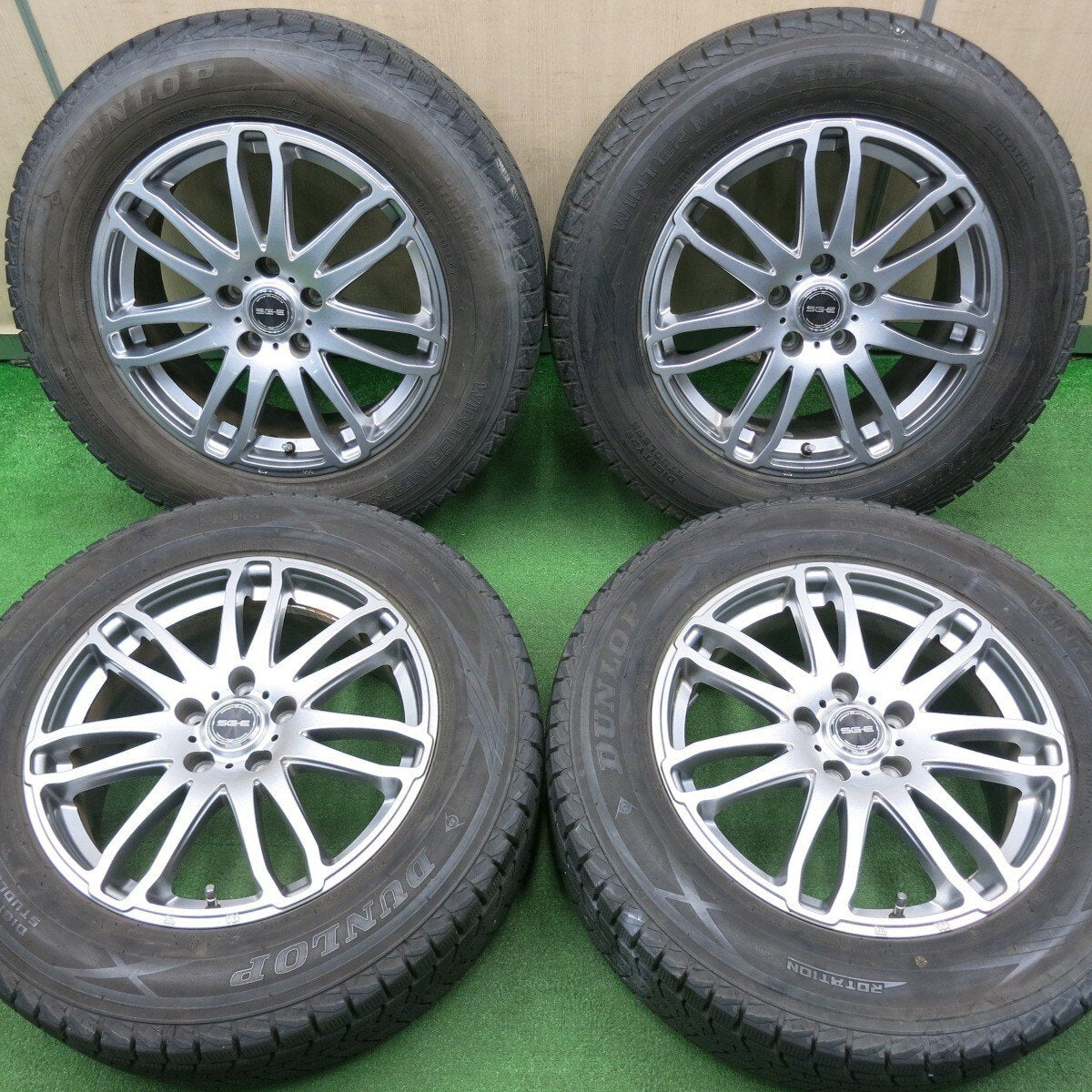 バリ溝！キレイ！9.5分★スタッドレス 225/65R17 ダンロップ ウインターマックス SJ8 SG-E 17インチ PCD114.3/5H★5012106NJス