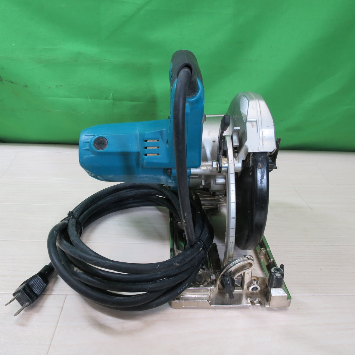[送料無料] ☆マキタ 165mm 電子 マルノコ HS6302 電動 工具 切断機 makita 100V 木工用 丸のこ 丸ノコ 丸鋸 コード式☆