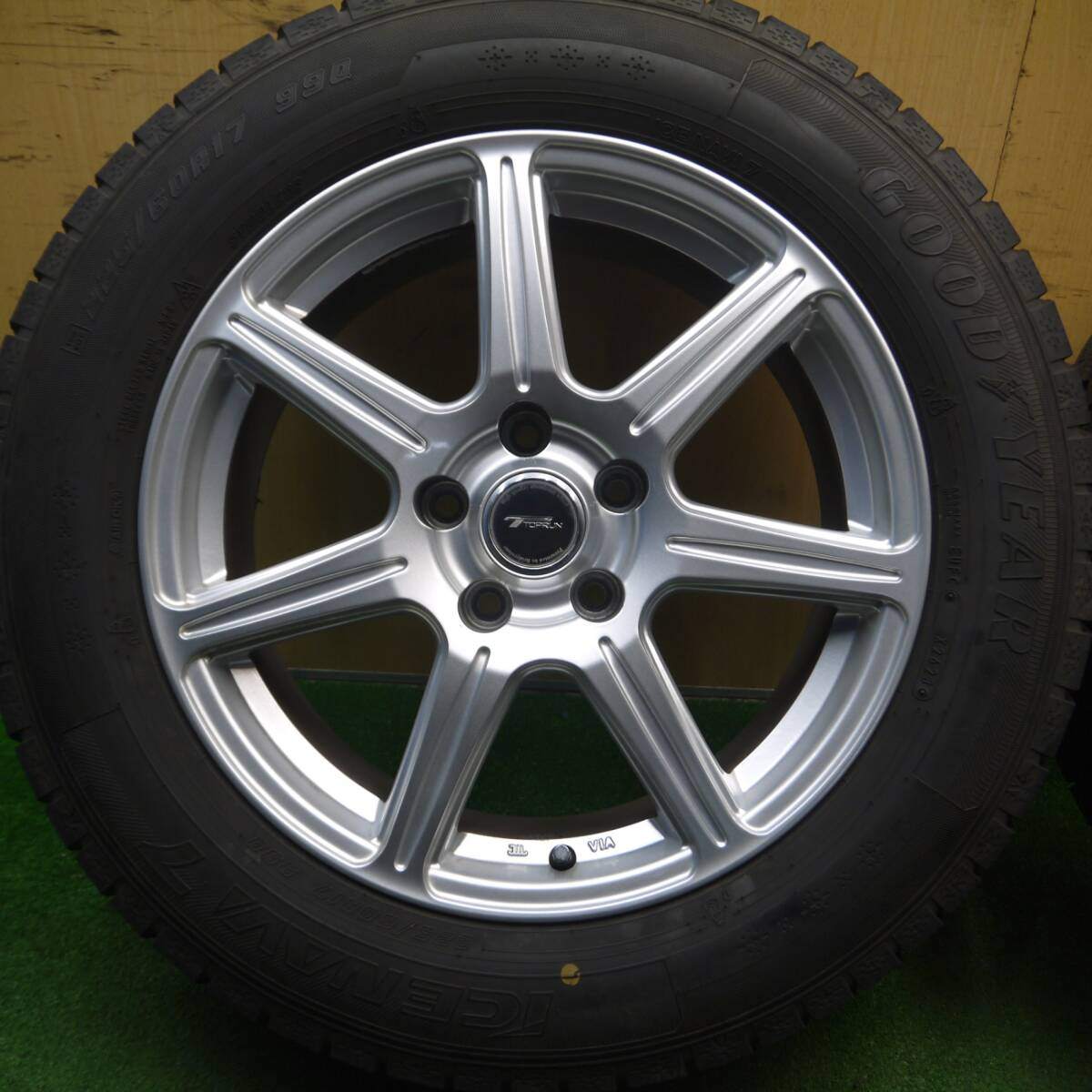 バリ溝！23年！キレイ！9.5分以上★スタッドレス 225/60R17 グッドイヤー アイスナビ7 TOPRUN トップラン 17インチ PCD114.3/5H★5022611Hス