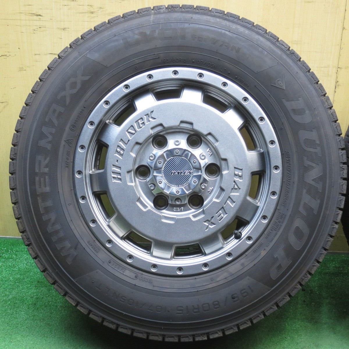 バリ溝！24年！キレイ！9.5分★HI-BLOCK BALEX 195/80R15 107/105N スタッドレス ダンロップ ウインターマックス LV01 for VAN ハイブロック バレックス PCD139.7/6H★5070702NJス