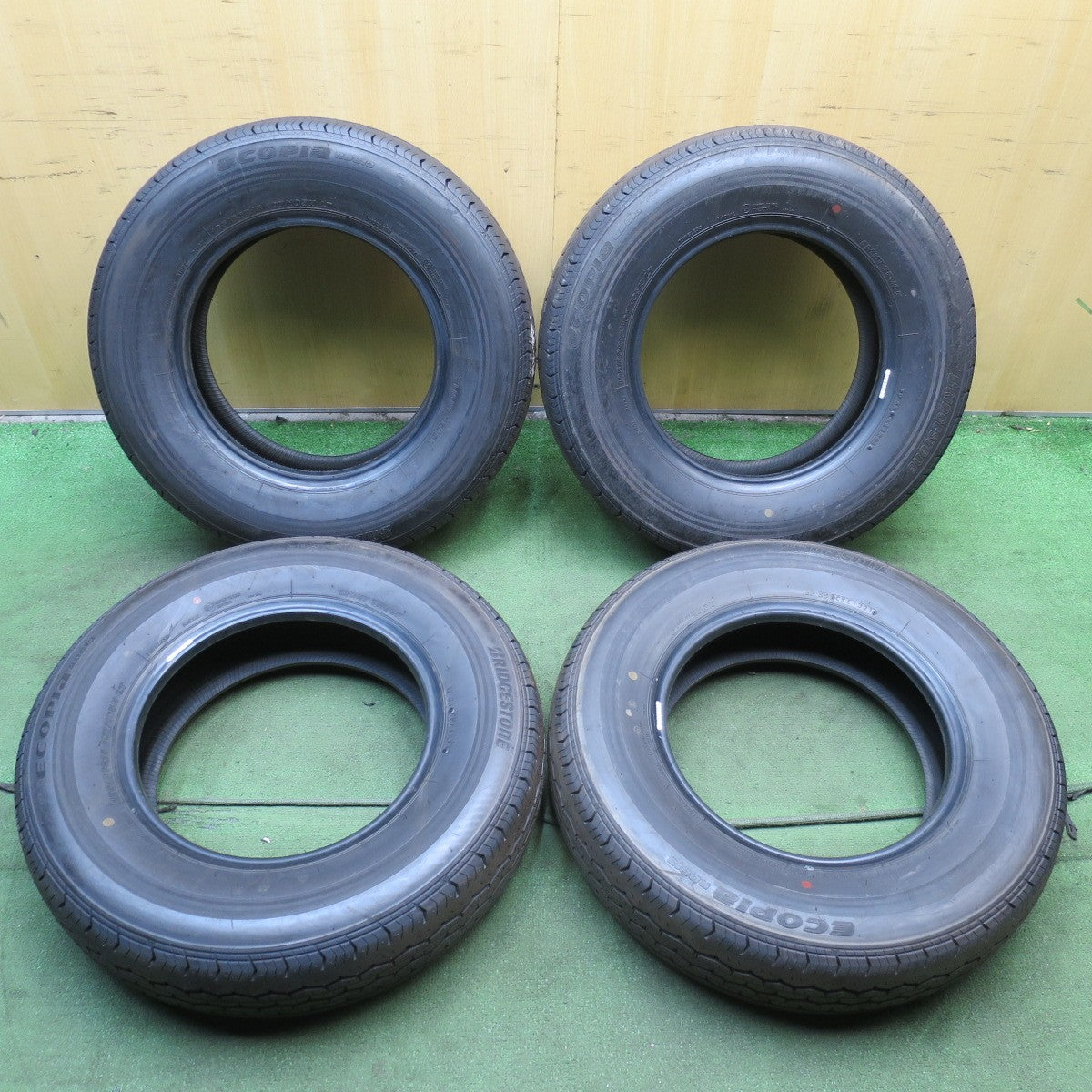 *送料無料* 新車外し！21年★195/80R15 107/105N ブリヂストン エコピア RD613 タイヤ 15インチ ハイエース キャラバン等★4073105KKノタ