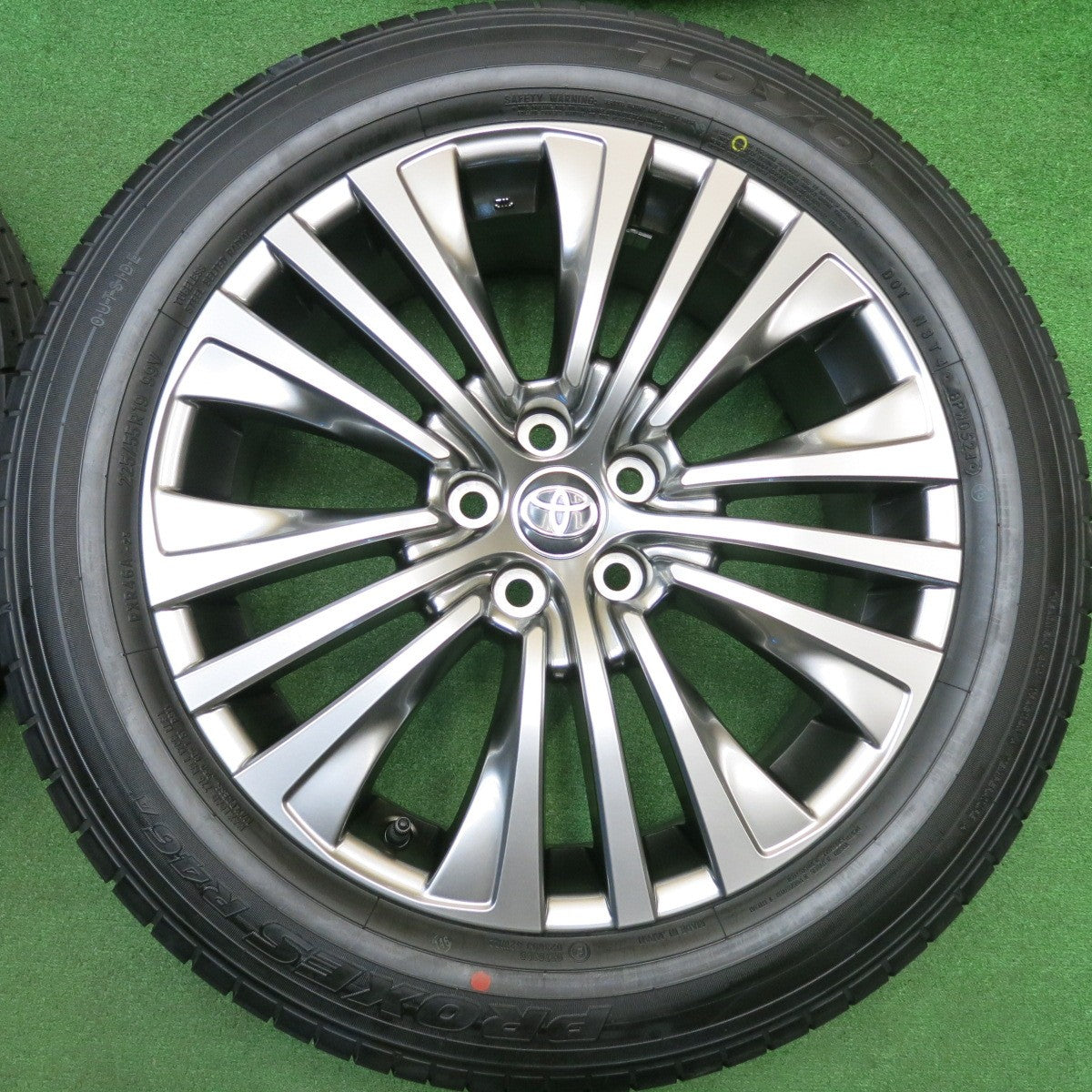 新車外し！24年★トヨタ 80系 ハリアー 純正 225/55R19 トーヨー プロクセス R46A 19インチ PCD114.3/5H★5112001HAノ