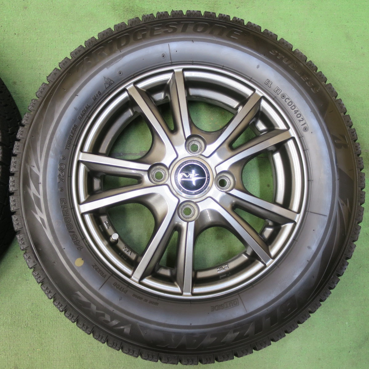 バリ溝！21年！8.5分★スタッドレス 145/80R13 ブリヂストン ブリザック VRX2 NIRVANA NV ニルヴァーナ ニルバーナ 13インチ PCD100/4H★5092008イス
