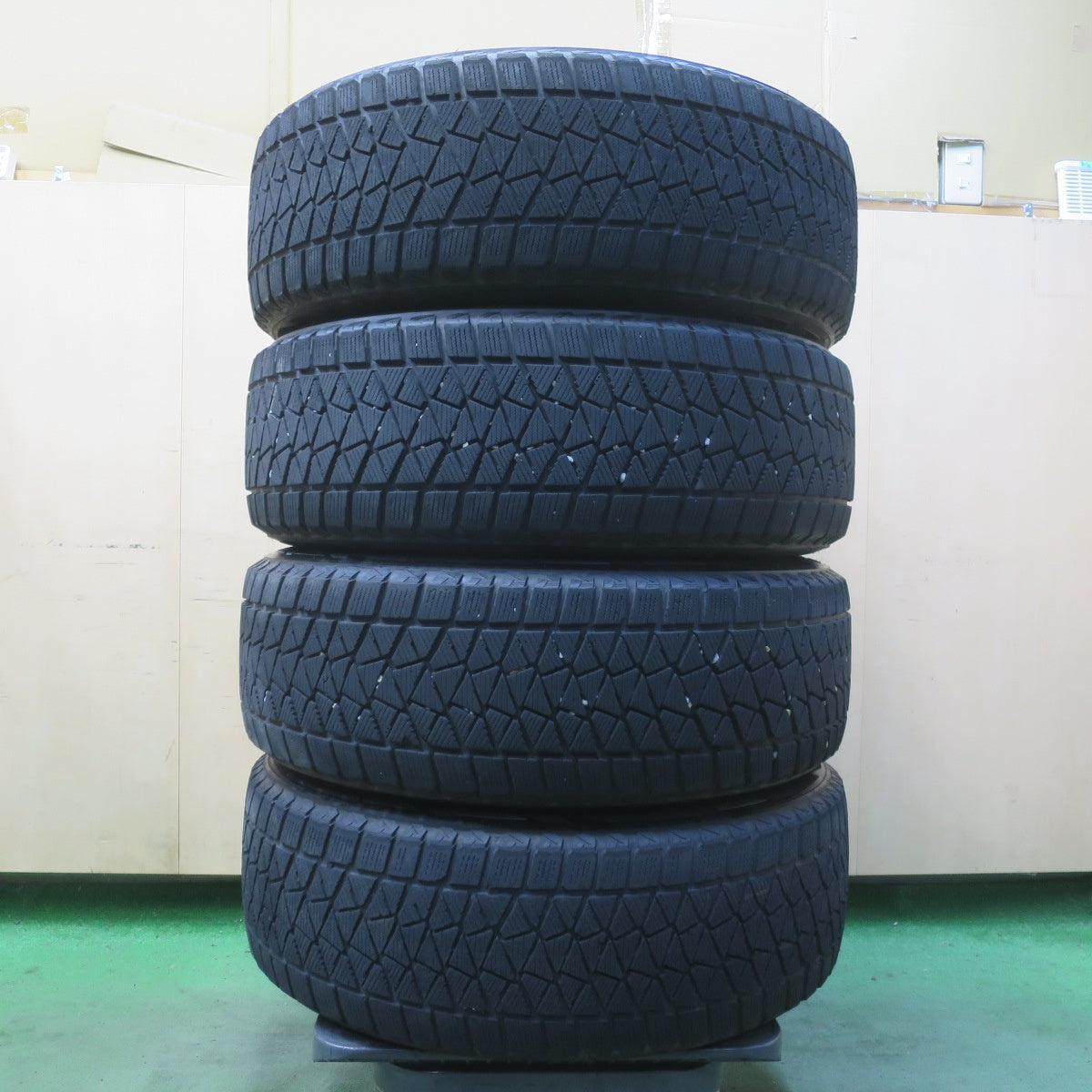 センサー付き！キレイ◎レクサス 10系 NX Fスポーツ 純正 225/60R18 スタッドレス ブリヂストン ブリザック DM-V2 18インチ PCD114.3/5H◎6092309イス