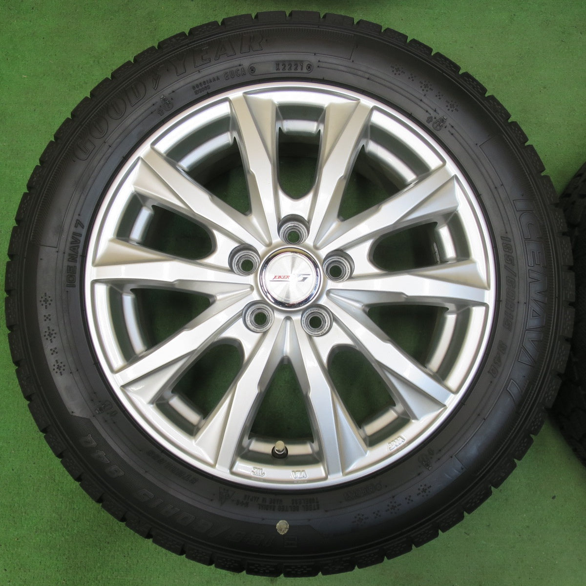 [送料無料] バリ溝！21年！キレイ！9.5分★シエンタ 等 185/60R15 スタッドレス グッドイヤー アイスナビ7 JOKER ジョーカー 15インチ PCD100/5H★5012803イス
