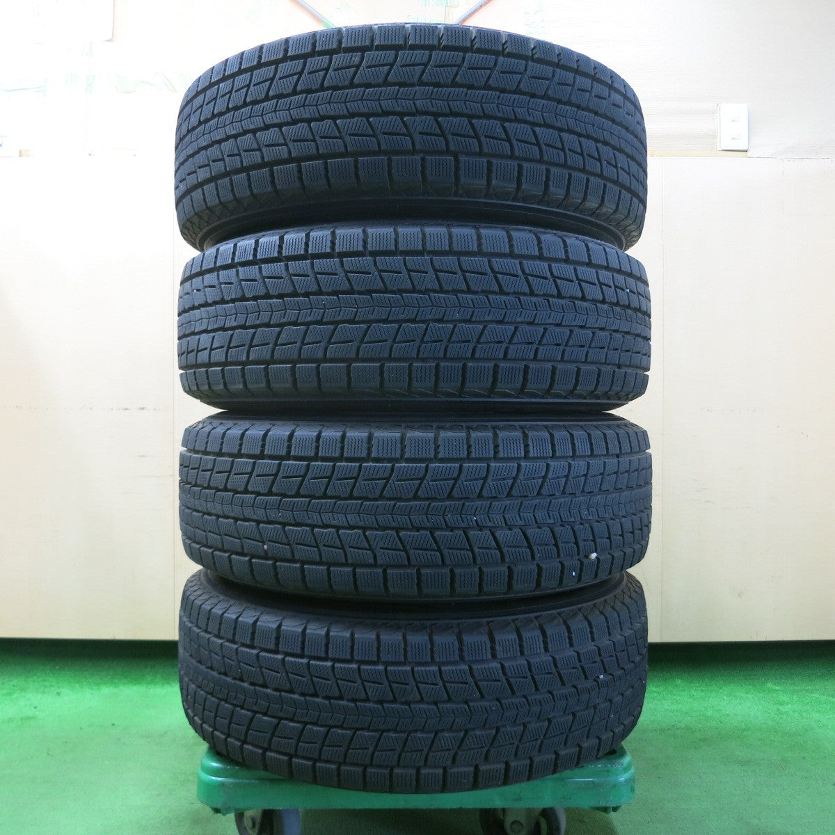 *送料無料* バリ溝！キレイ！9.5分★スタッドレス 225/65R17 ダンロップ ウインターマックス SJ8 Mistiere ミスティーレ 17インチ PCD114.3/5H★4042703イス