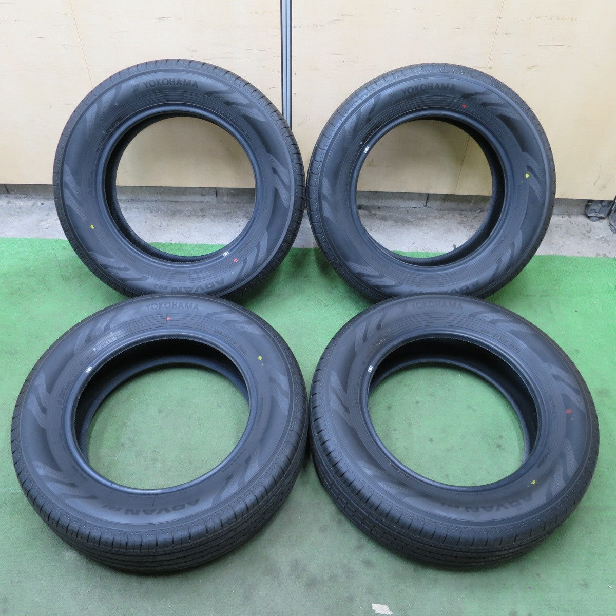 新車外し！26年★225/65R17 ヨコハマ アドバン V03 タイヤ 17インチ 40系 アルファード ヴェルファイア ハリアー RAV4 等★6060204NGノタ
