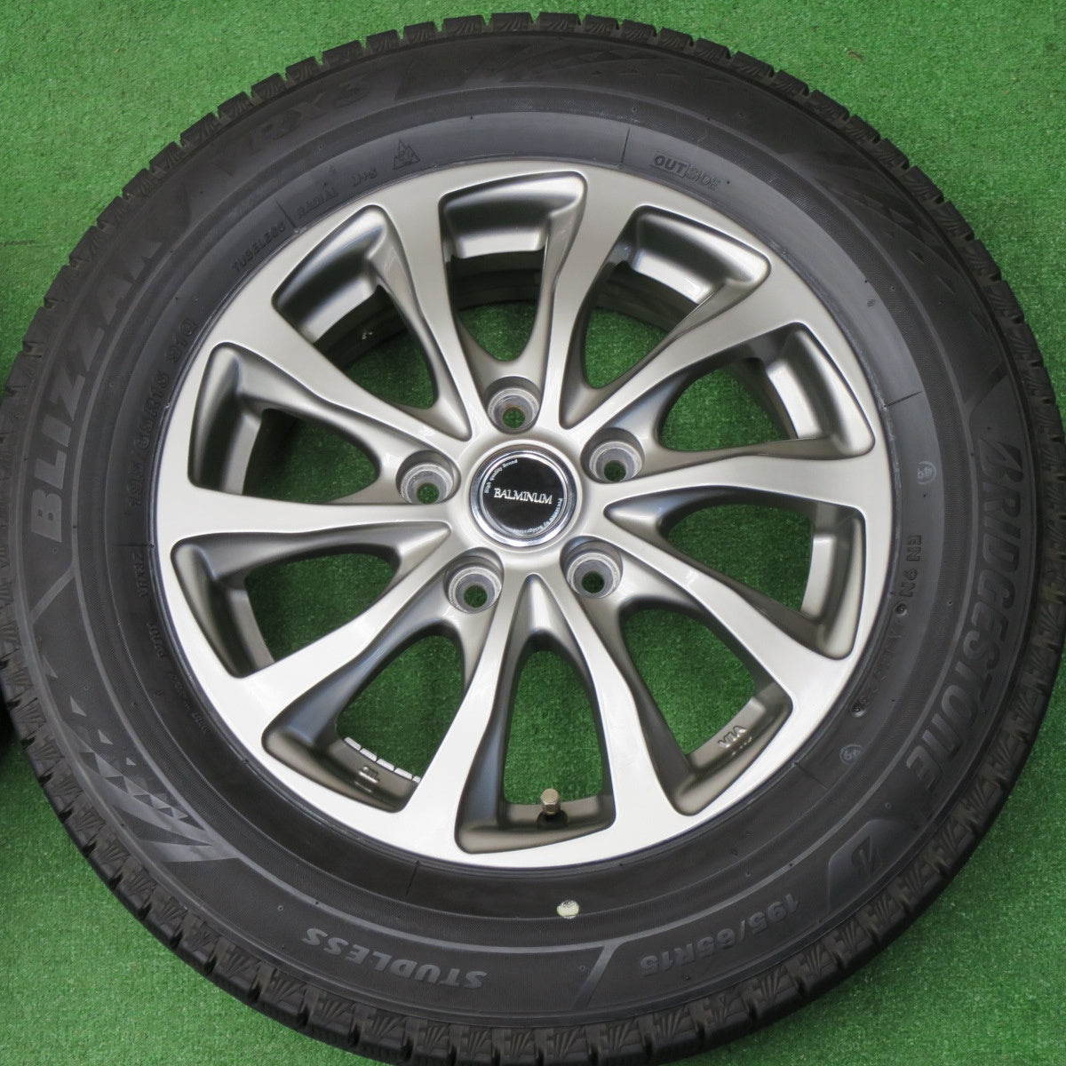バリ溝！23年！キレイ！9.5分★スタッドレス 195/65R15 ブリヂストン ブリザック VRX3 BALMINUM TR10 バルミナ 15インチ PCD114.3/5H★6040306NKス