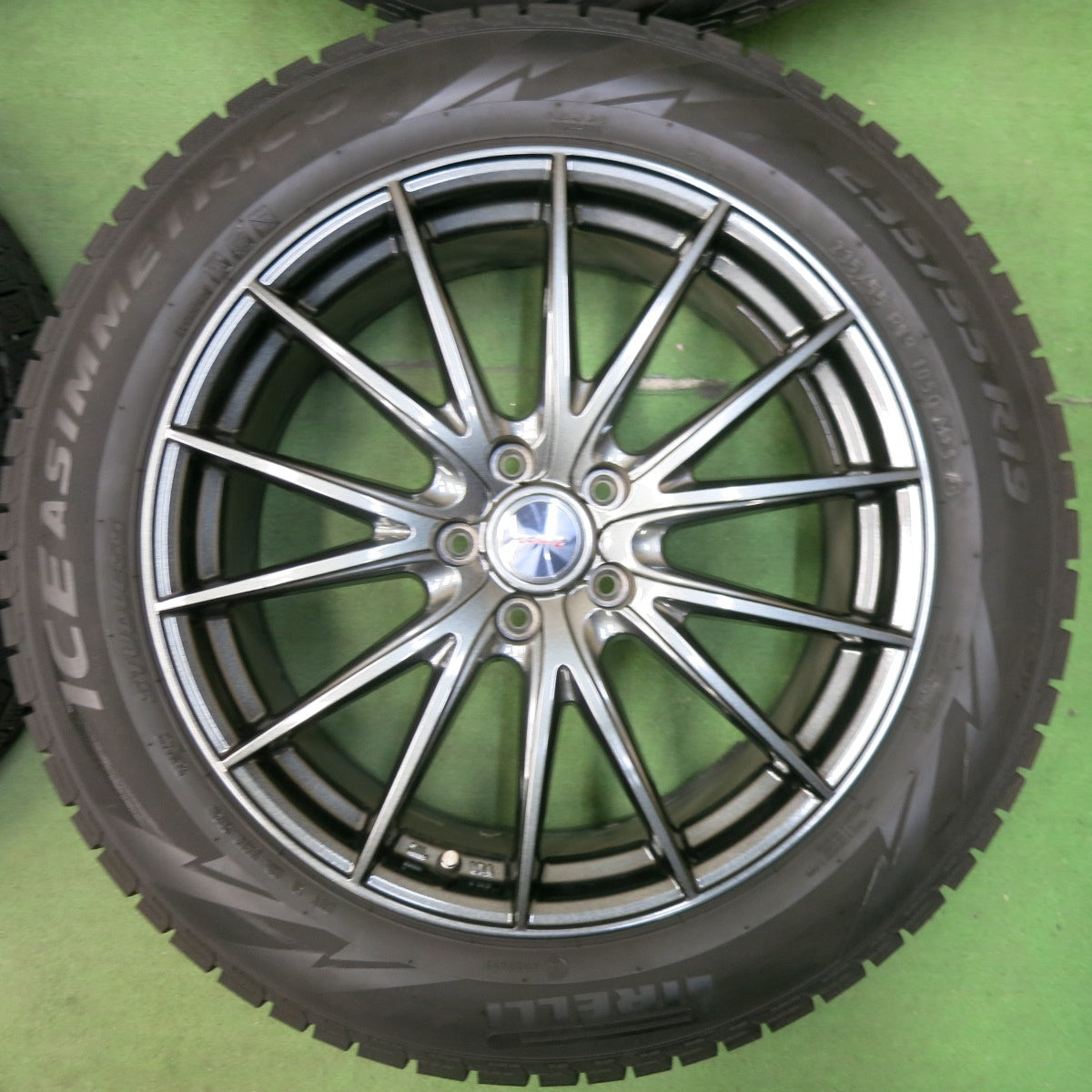 [送料無料] バリ溝！21年！キレイ！9.5分以上★スタッドレス 235/55R19 ピレリ アイスアシンメトリコ VELVA SPORTZ ヴェルヴァ 19インチ PCD114.3/5H★4122711SYス