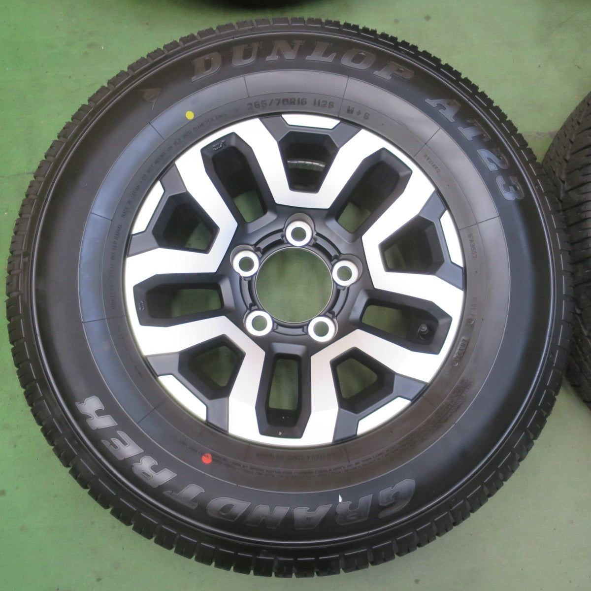 新車外し！26年★トヨタ ランクル 70 純正 再再販 265/70R16 ダンロップ AR23 グラントレック 16インチ 再々販 PCD150/5H★6050501イノ