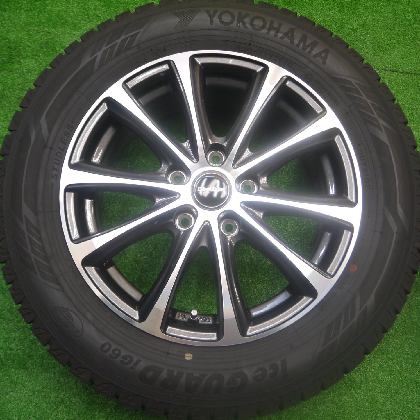 *送料無料* バリ溝！キレイ！9.5分★スタッドレス 215/60R16 ヨコハマ アイスガード iG60 Laffite ラフィット 16インチ PCD114.3/5H★4081906Hス