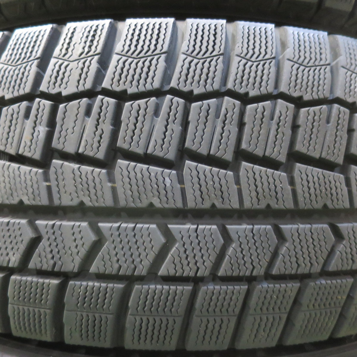 バリ溝！キレイ！9.5分★スタッドレス 235/50R18 ダンロップ ウインターマックス WM02 MANARAY SPORT マナレイ スポーツ 18インチ PCD114.3/5H★5110503イス