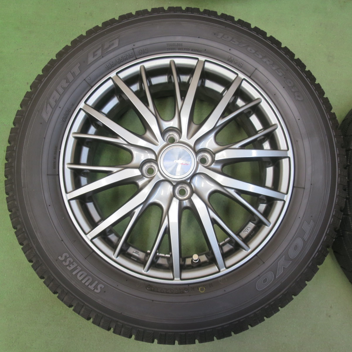 バリ溝！キレイ！9.5分◎スタッドレス 195/65R15 トーヨー ガリット G5 ravrion RM01 ラブリオン 15インチ PCD100/4H◎6080703イス