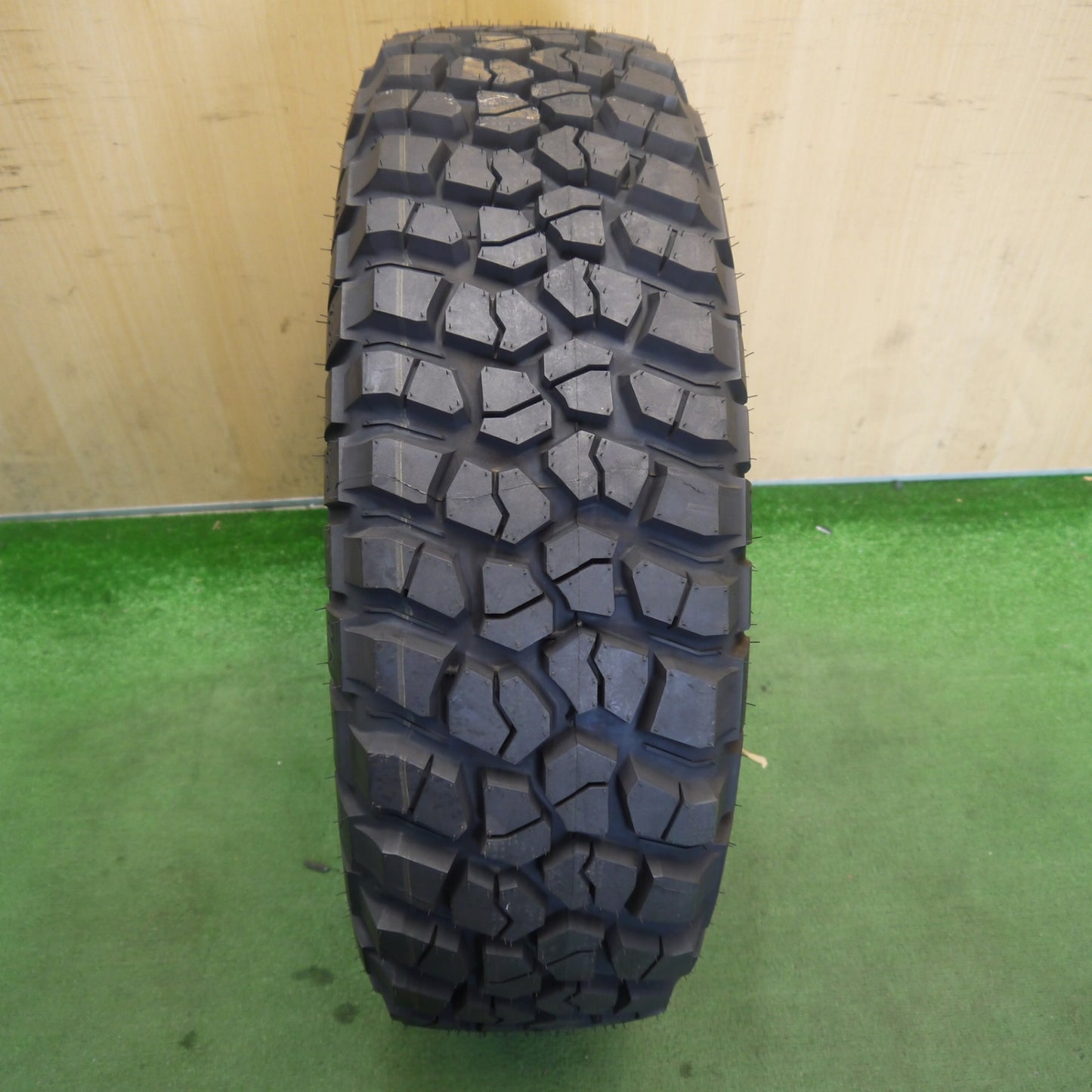 新車外し！1本★255/75R17 111/108Q BFグッドリッチ Mud-Terrain T/A KM2 タイヤ 17インチ ジープ ラングラー 等★6071304Hノタ