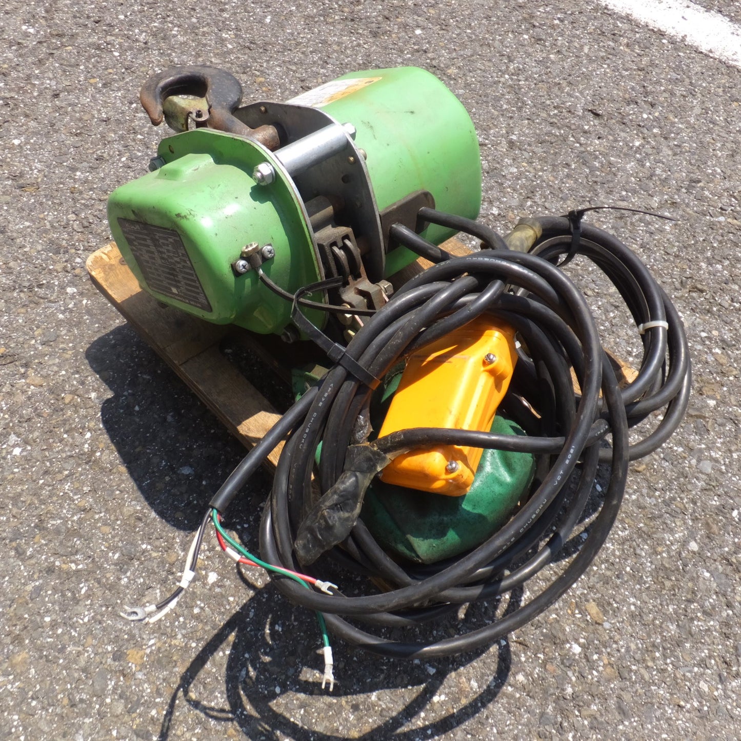 [送料無料] ジャンク★日立 HITACHI 電気チェーンブロック 1/6E2 150kg　LIFT 3m CHAIN φ6.3DT　200V 50/60Hz★