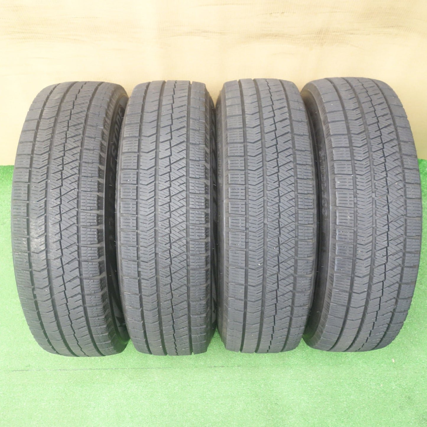 バリ溝！キレイ！8.5分★スタッドレス 175/70R14 ブリヂストン ブリザック VRX2 SCHNEIDER シュナイダー 14インチ PCD100/4H★6041502KTス