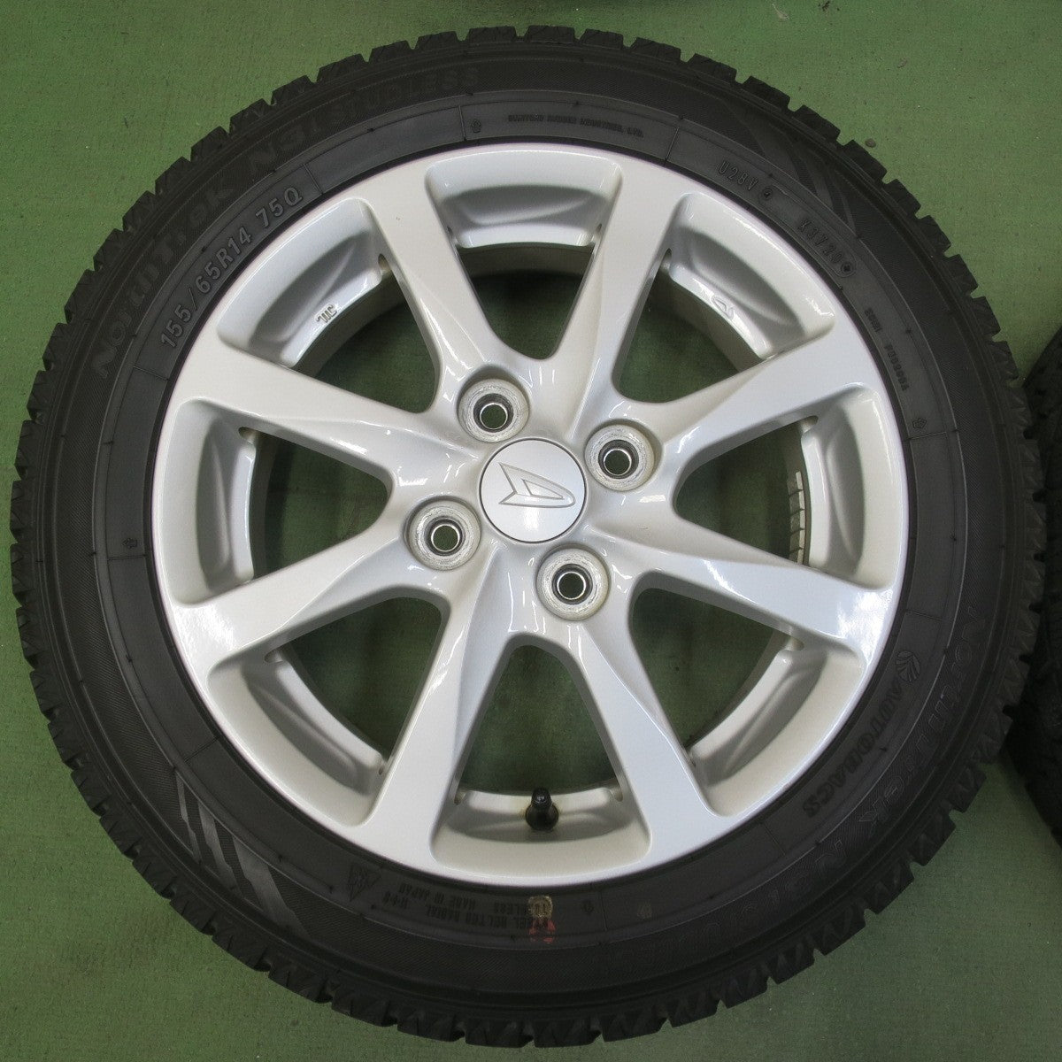 バリ溝！9.5分◎ダイハツ タント ムーヴ 等 純正 155/65R14 スタッドレス オートバックス ノーストレック N3i 14インチ PCD100/4H◎6102010イス