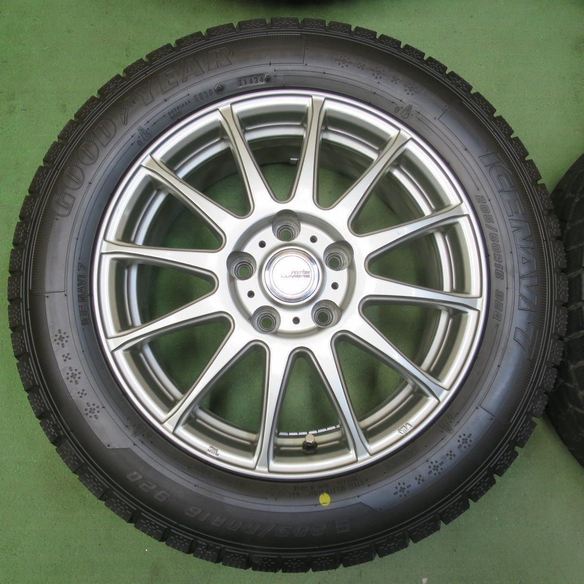 ほぼ未使用！24年！キレイ★スタッドレス 205/60R16 グッドイヤー アイスナビ7 ravrion LUMIERE ラブリオン 16インチ PCD114.3/5H★5111105イス