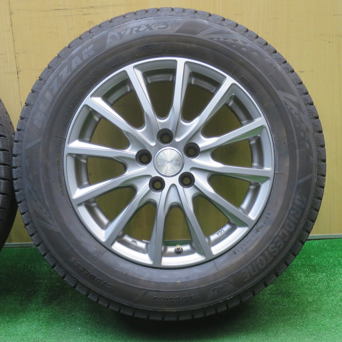 バリ溝！23年！9.5分★プリウス 等 195/65R15 スタッドレス ブリヂストン ブリザック VRX3 LEBEN レーベン 15インチ PCD100/5H★5111803NJス