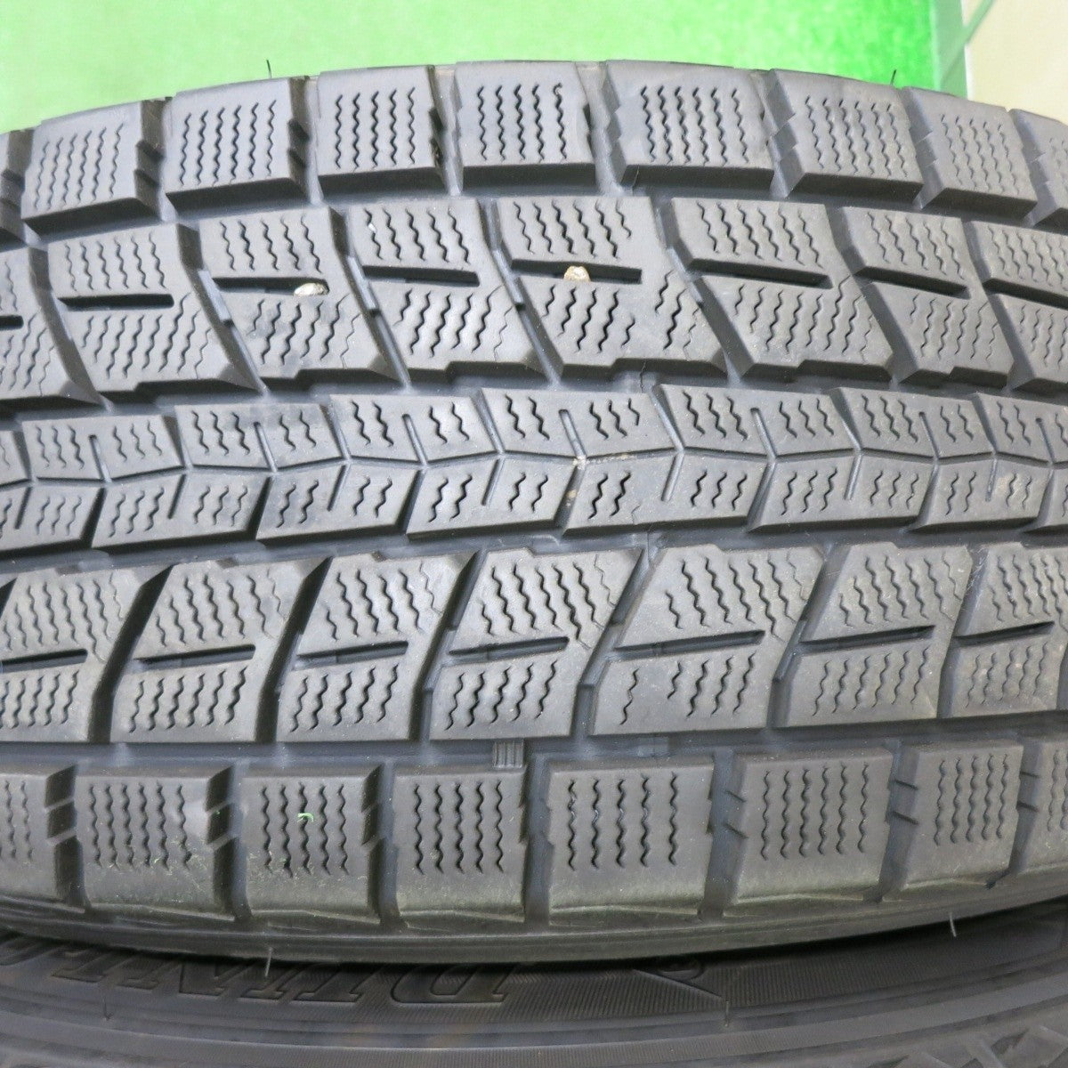 バリ溝！キレイ！9.5分★スタッドレス 225/60R18 ダンロップ ウインターマックス SJ8 PRD 18インチ PCD114.3/5H★4121404NJス