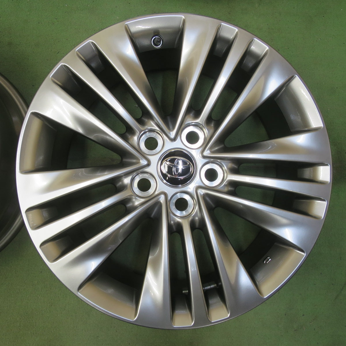 新車外し★トヨタ 40系 アルファード Zグレード 純正 ホイール 18インチ 18×7J PCD120/5H★6061401イホ