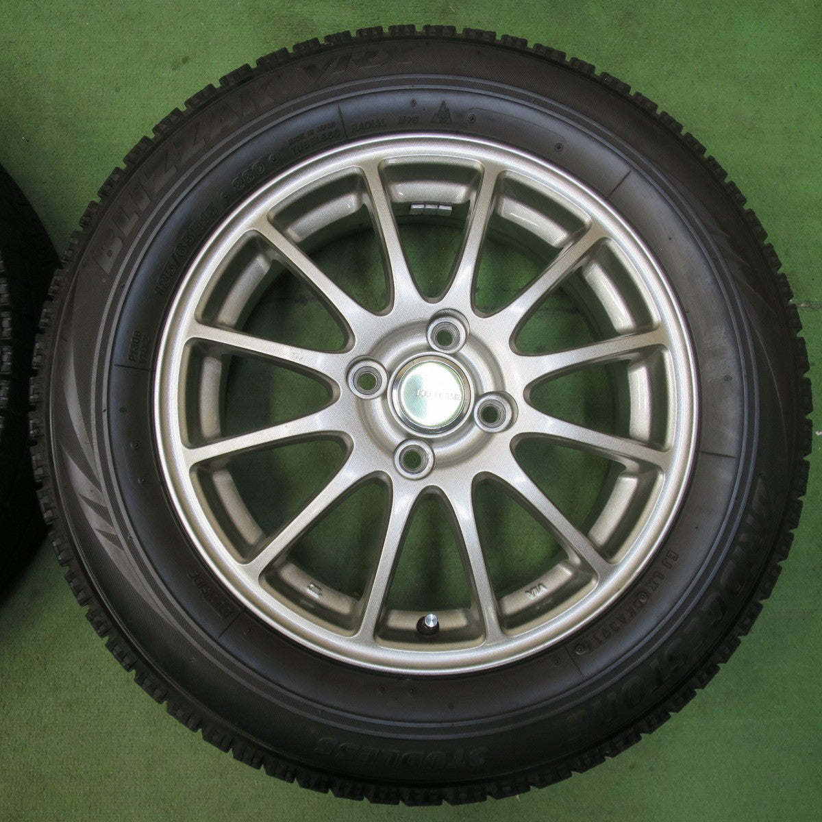 バリ溝！8.5分★スタッドレス 185/65R15 ブリヂストン ブリザック VRX ECO FORME エコフォルム 15インチ PCD100/4H★5120609イス
