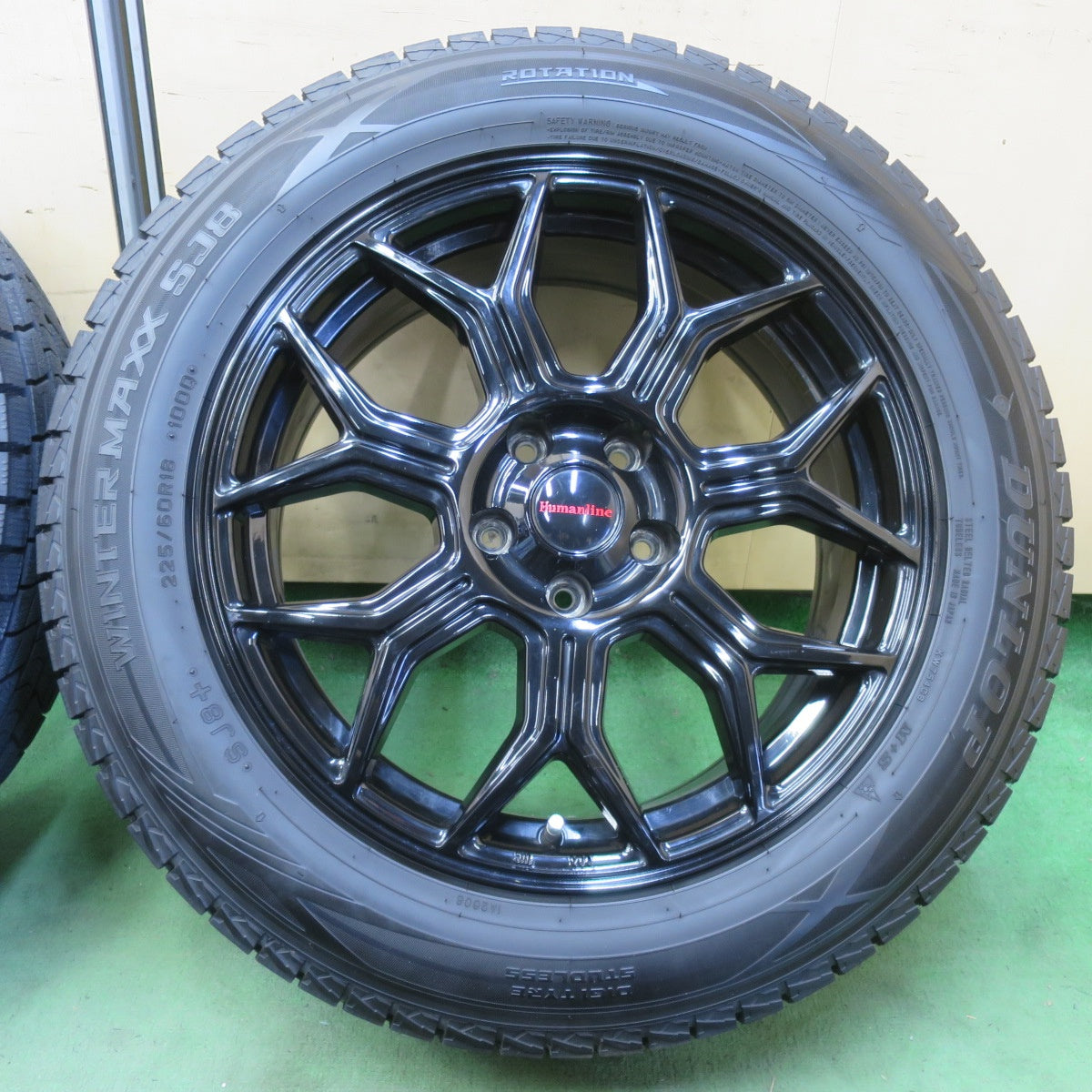 バリ溝！22年！キレイ！ほぼ10分★スタッドレス 225/60R18 ダンロップ ウインターマックス SJ8 SJ8+ Humanline HS-10M ヒューマンライン 18インチ PCD114.3/5H★6042508イス