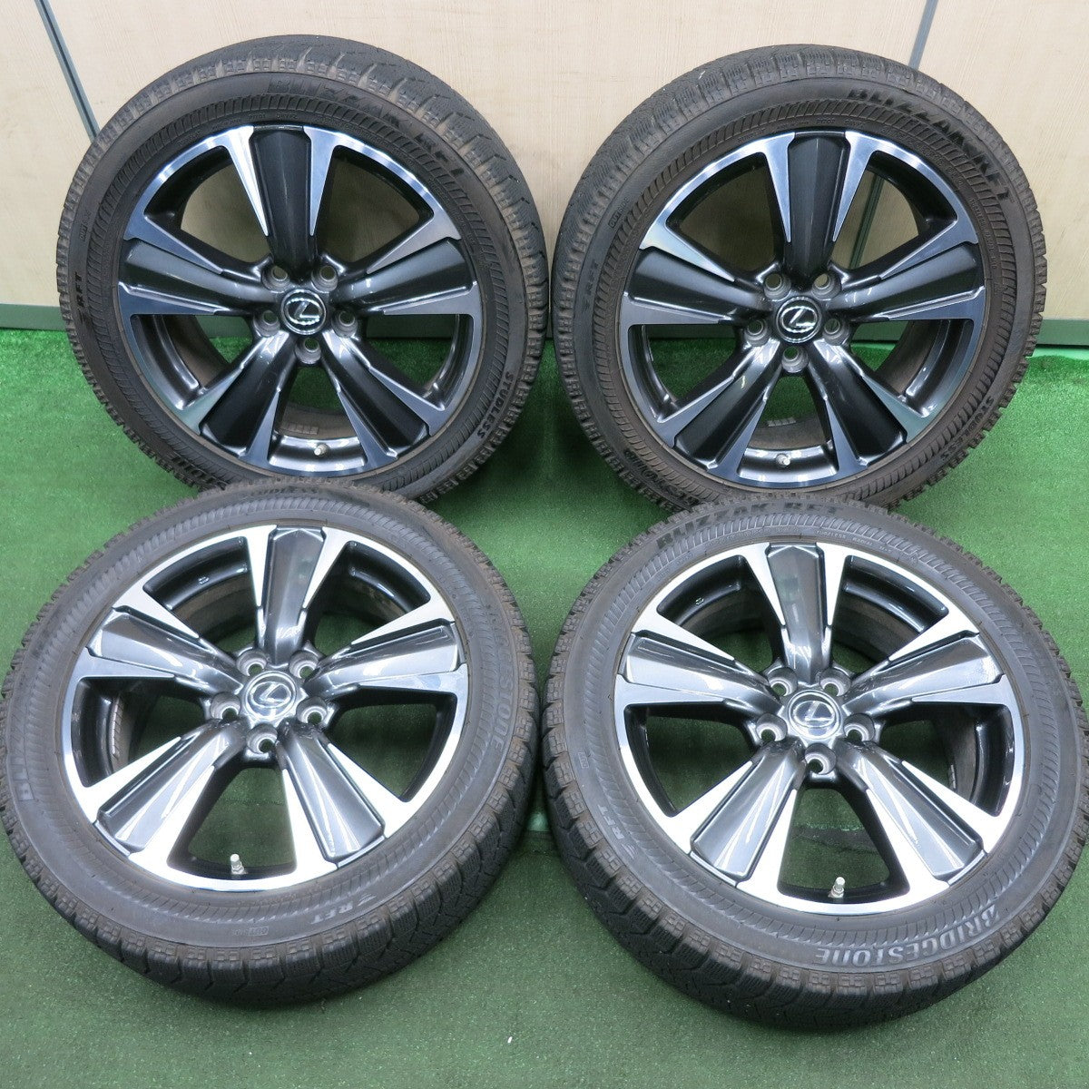 *送料無料* バリ溝！キレイ！8.5分★レクサス UX バージョンL 純正 225/50R18 スタッドレス ブリヂストン ブリザック RFT PCD114.3/5H★4051509HAス