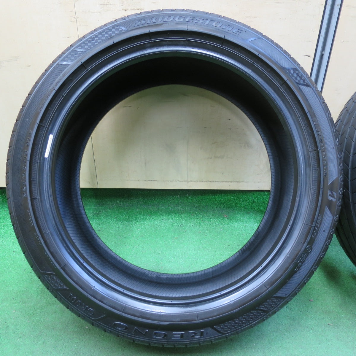 [送料無料] バリ溝！23年！9.5分★225/45R18 ブリヂストン レグノ GR001 タイヤ 18インチ クラウン マークX オデッセイ 等★4111306イノタ