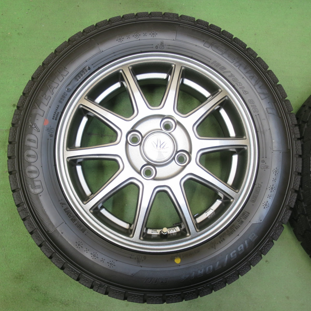 バリ溝！23年！キレイ！9分★LOXARNY  SPORT 165/70R14 スタッドレス グッドイヤー アイスナビ7 14インチ ロクサーニ スポーツ ハスラー ソリオ 等 PCD100/4H★5103101イス