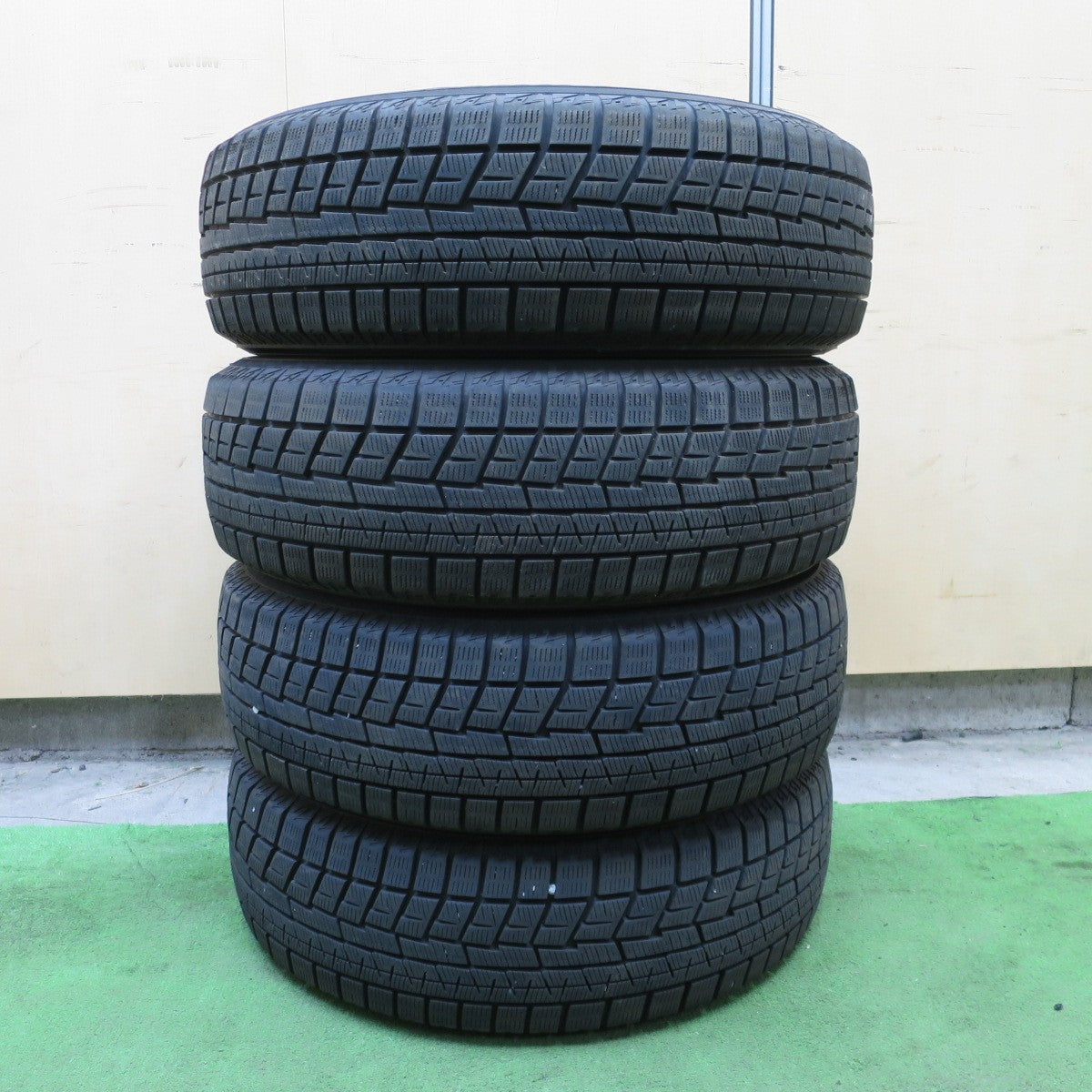 バリ溝！24年！8.5分★スタッドレス 185/65R15 ヨコハマ アイスガード iG60 タイヤ 15インチ ノート オーラ ティーダ デミオ マツダ2 フリード 等★6052001NGスタ