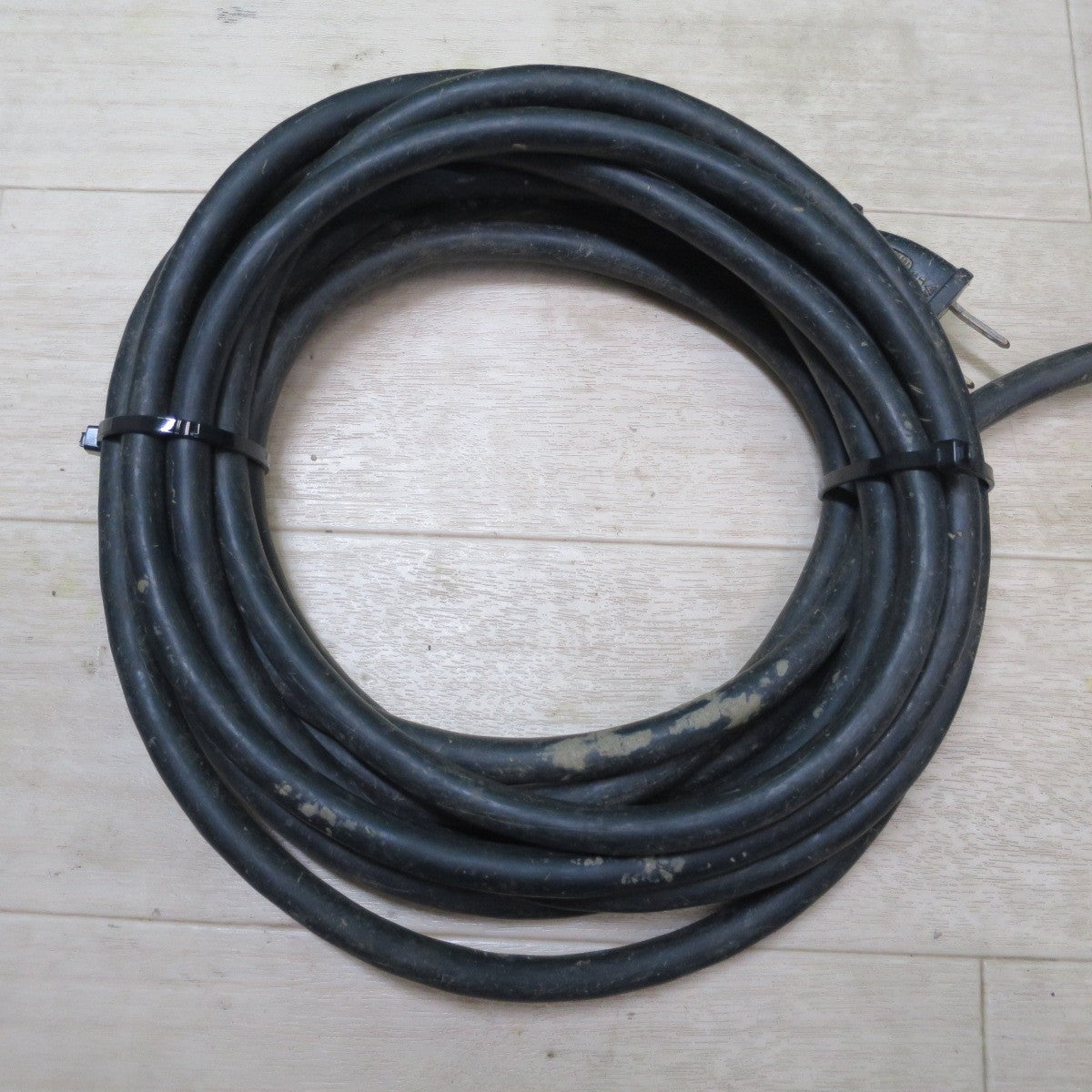 [送料無料] ☆マキタ 35mm ハンマードリル HR3520 電動 工具 ハンマドリル makita 100V コード式 穴あけ はつり ハツリ 現状品☆