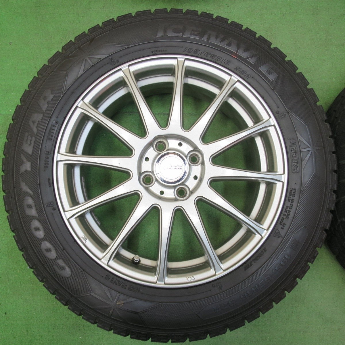 バリ溝！キレイ！8.5分★スタッドレス 195/65R16 グッドイヤー アイスナビ6 ravrion LUMIERE ラブリオン 16インチ PCD100/4H★5011602イス