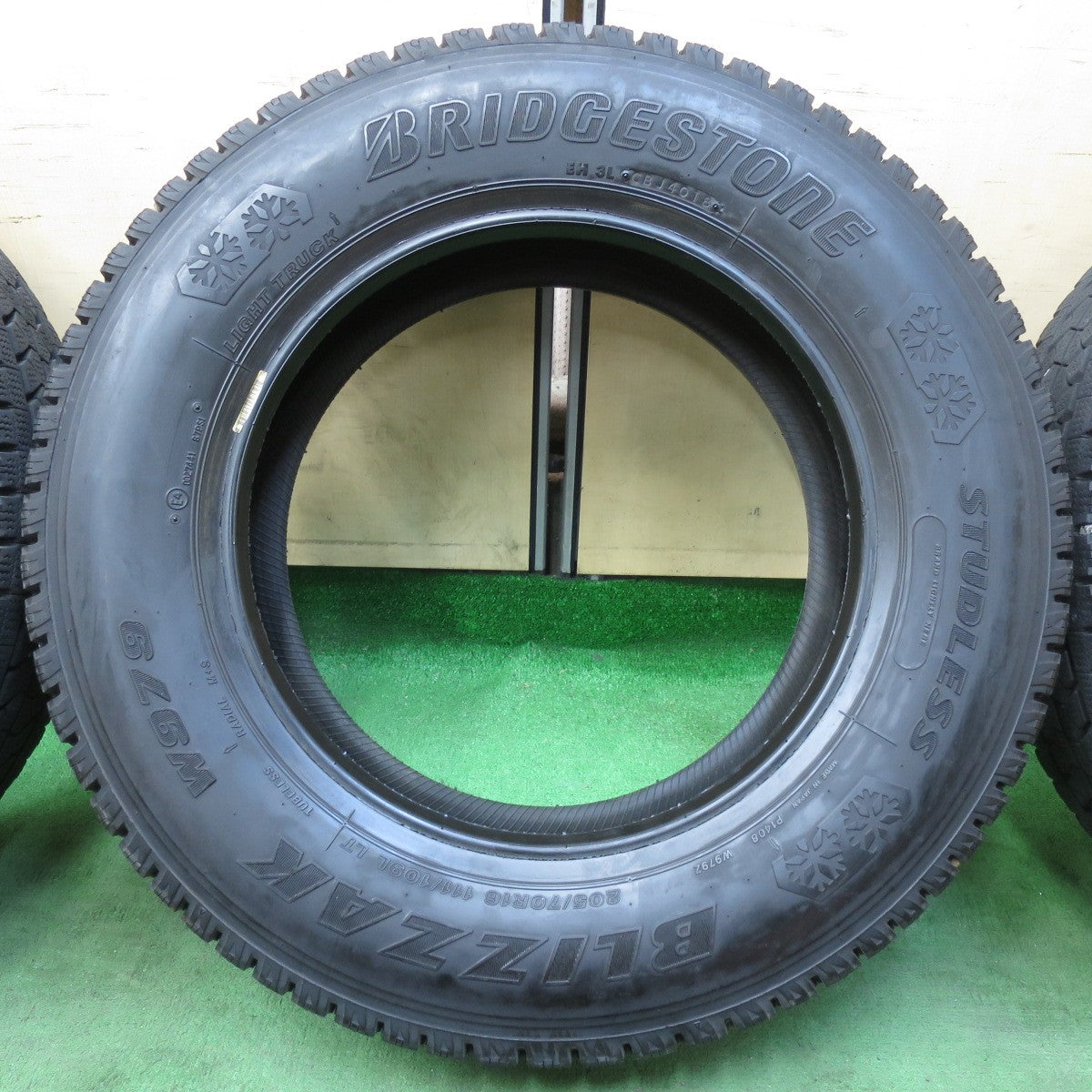 [送料無料] 6本価格★トラック タイヤ 205/70R16 111/109L スタッドレス ブリヂストン ブリザック W979 16インチ★5022412イスタ