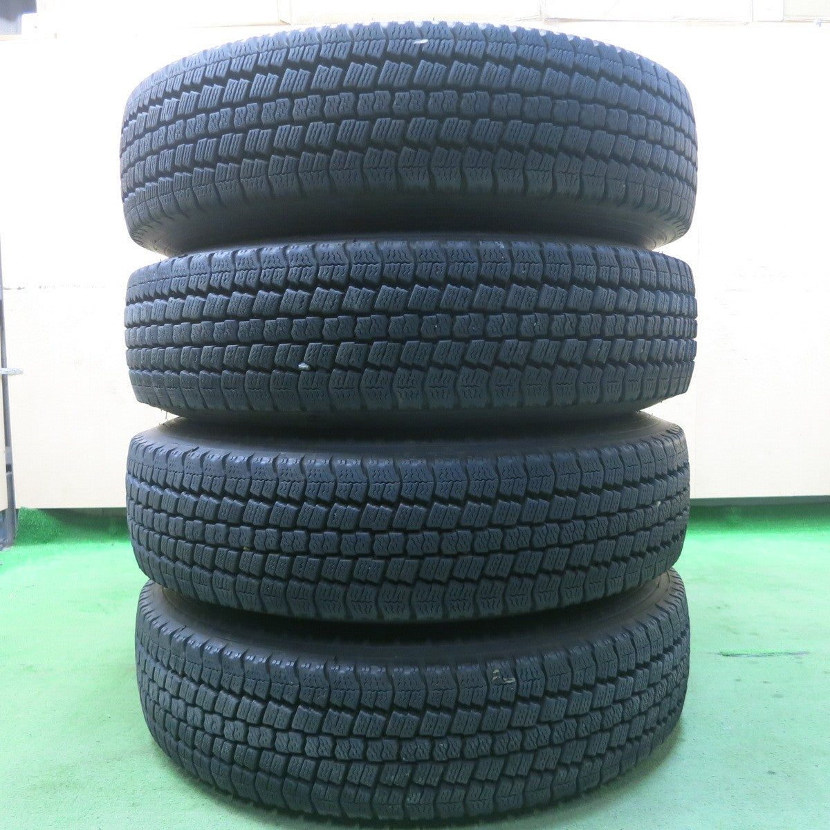 [送料無料] バリ溝！9分★トラック タイヤ 205/80R17.5 120/118L スタッドレス トーヨー デルベックス M934 TOPY スチール 115-9CS 17.5インチ PCD222.25/6H★5030501ナス